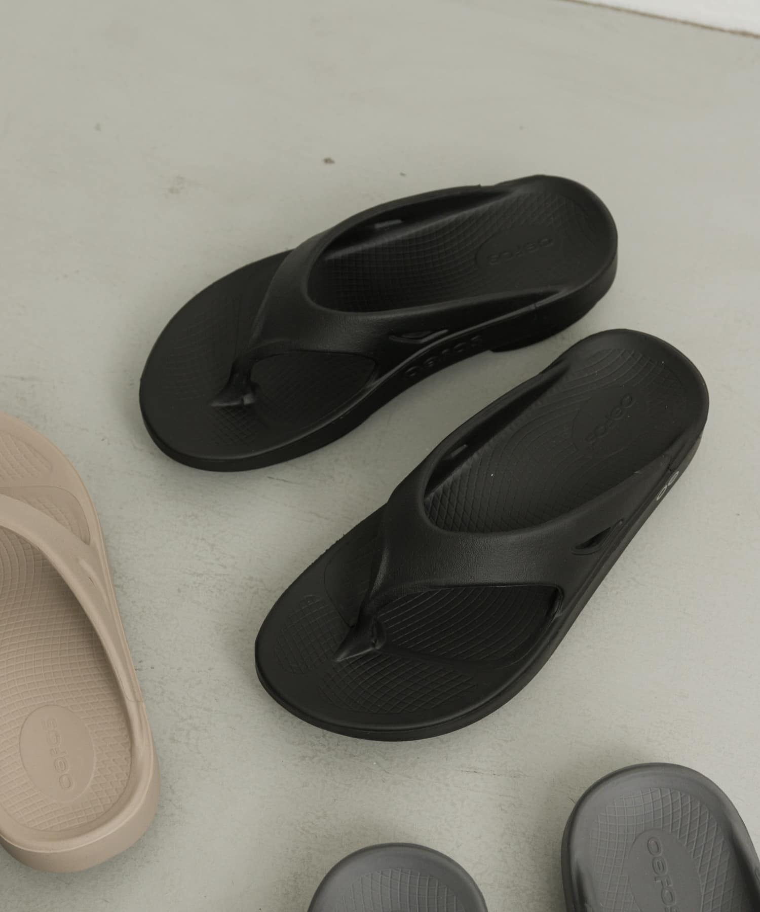 OOFOS　OOriginal Black 5