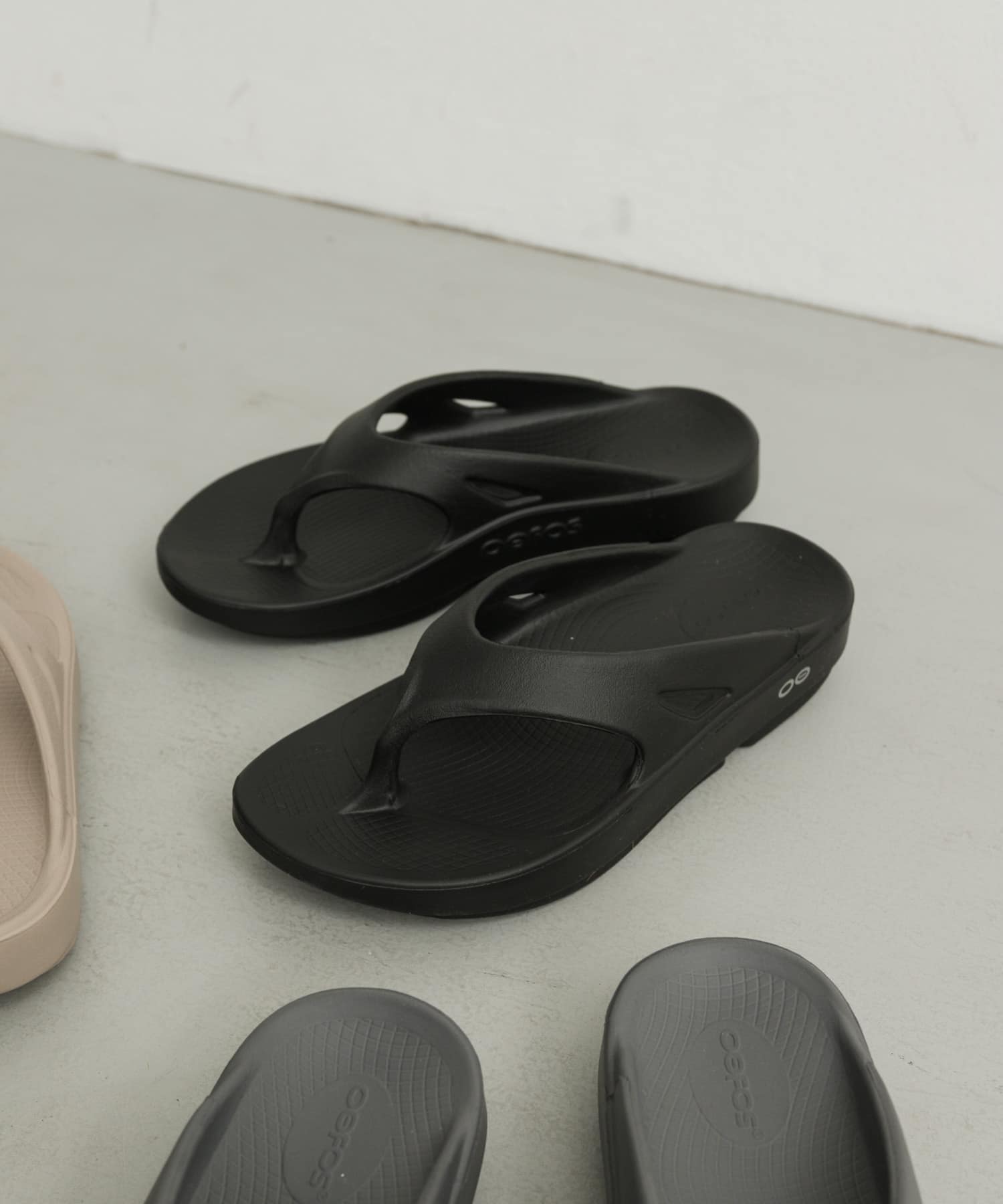 OOFOS　OOriginal Black 5