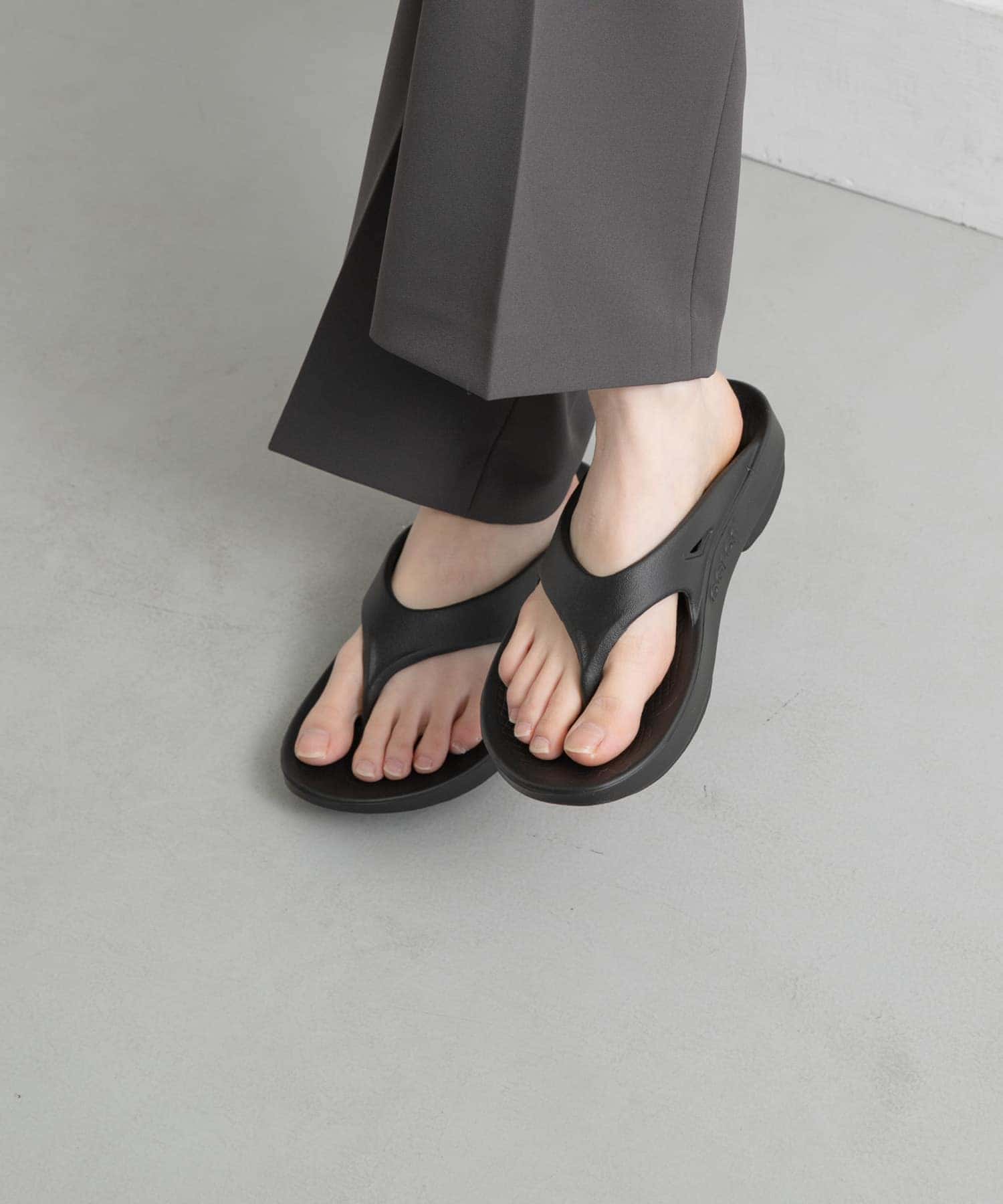 OOFOS　OOriginal Black 5