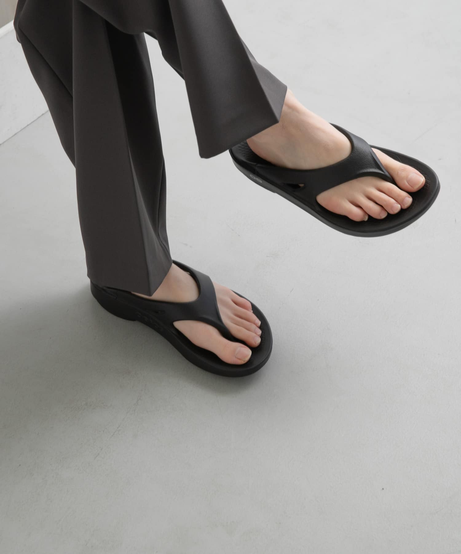 OOFOS　OOriginal Black 5