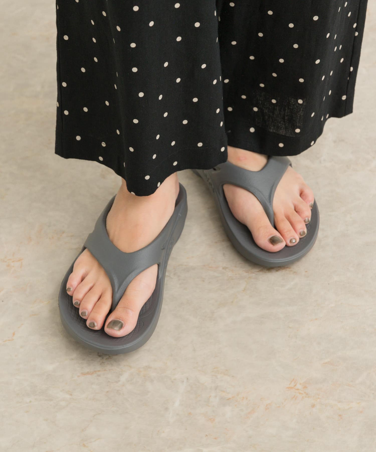 OOFOS　OOriginal Slate 5