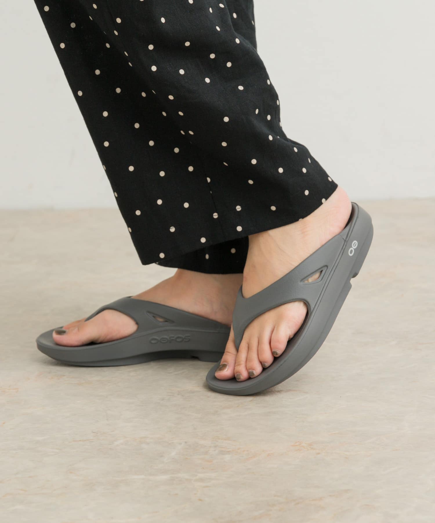 OOFOS　OOriginal Slate 5