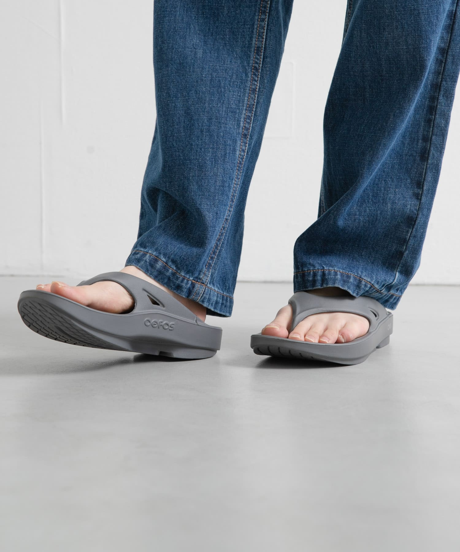 OOFOS　OOriginal Slate 5