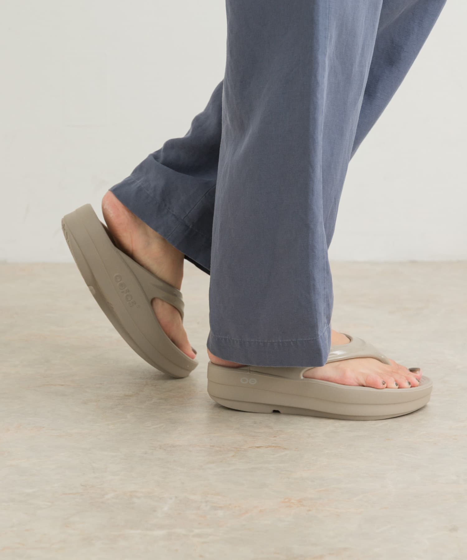 OOFOS　OOmega Nomad 6