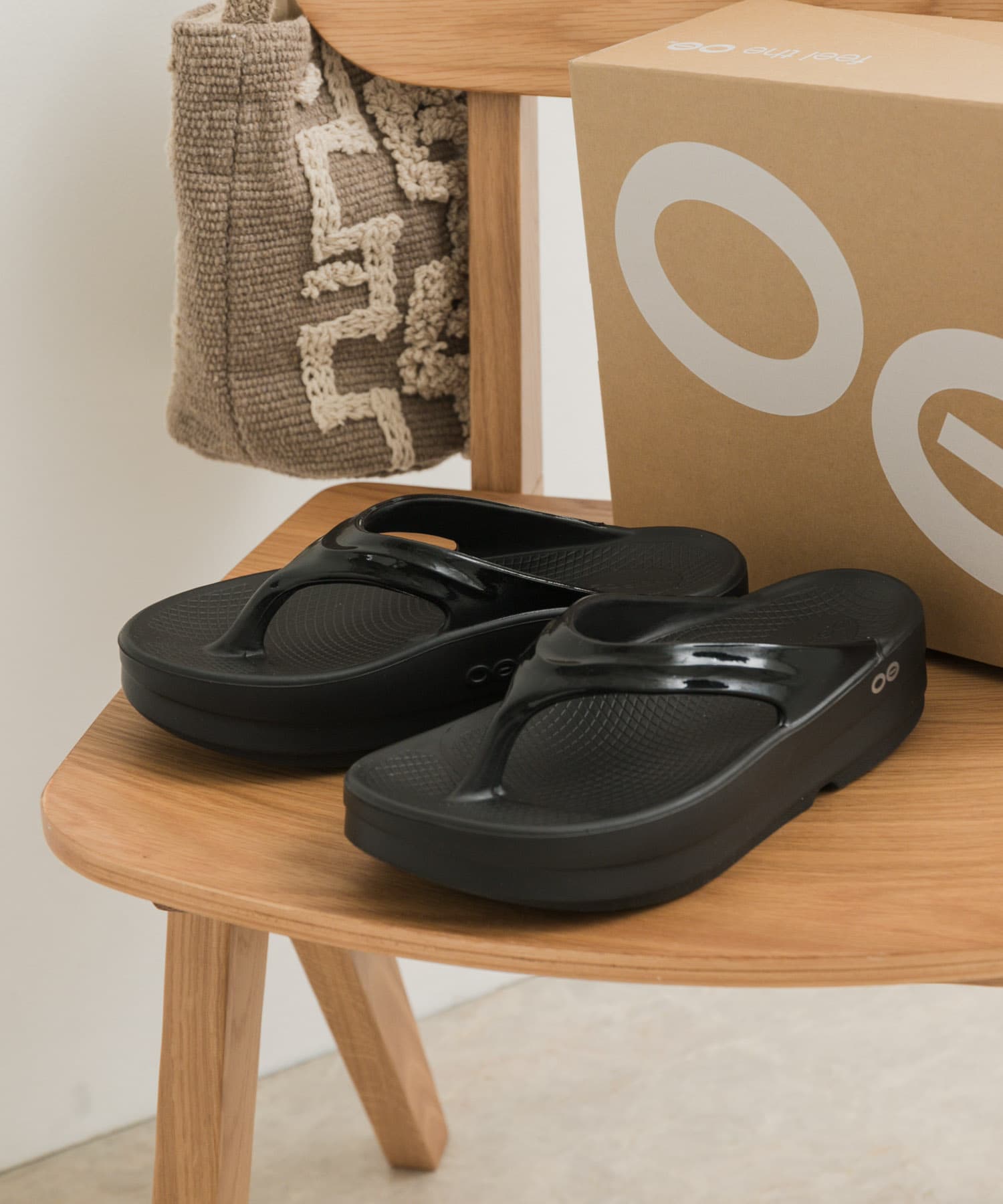 OOFOS　OOmega Black 6