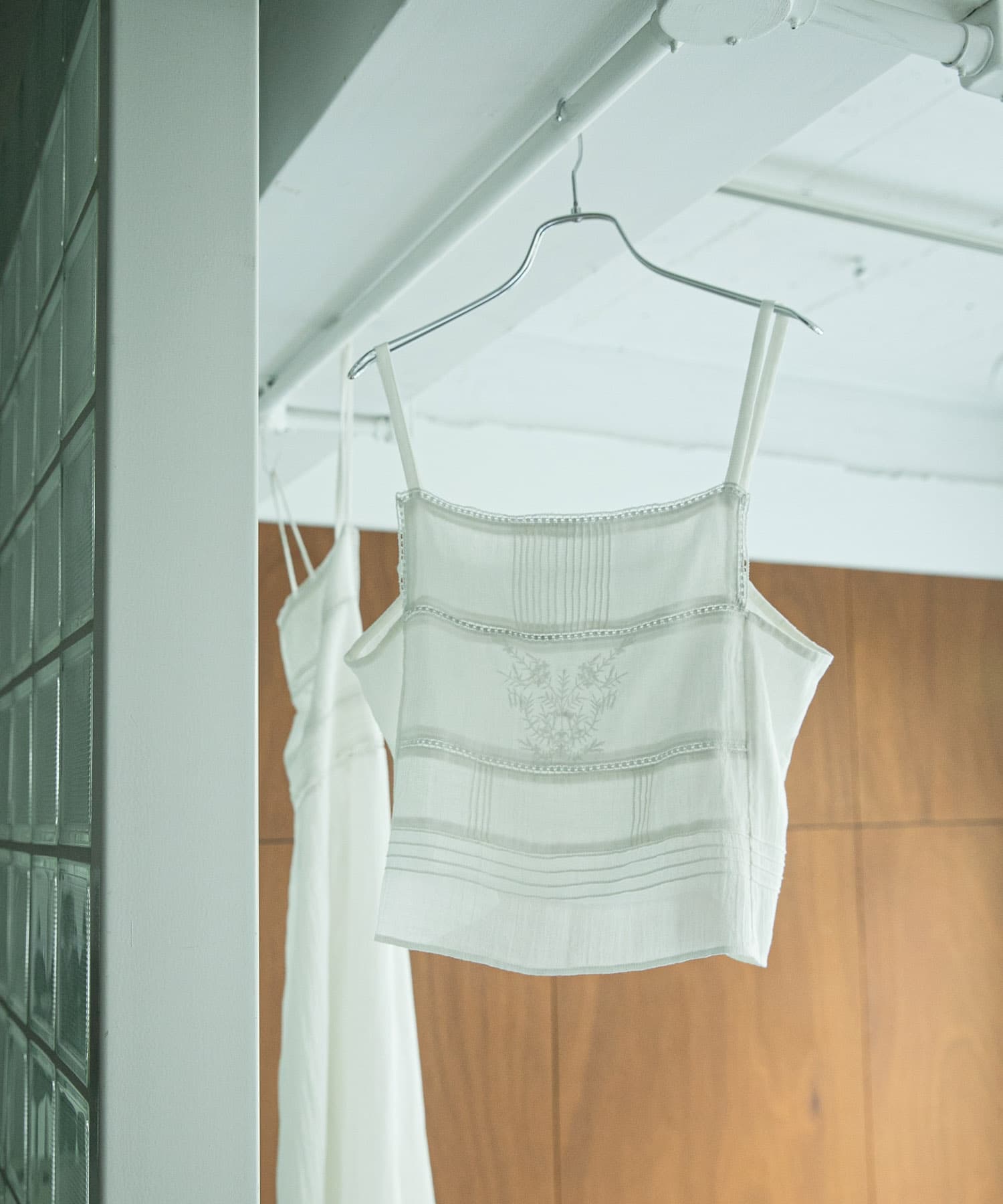 『別注』olu’ment×DOORS　コットンモス刺繍キャミソール IVORY one