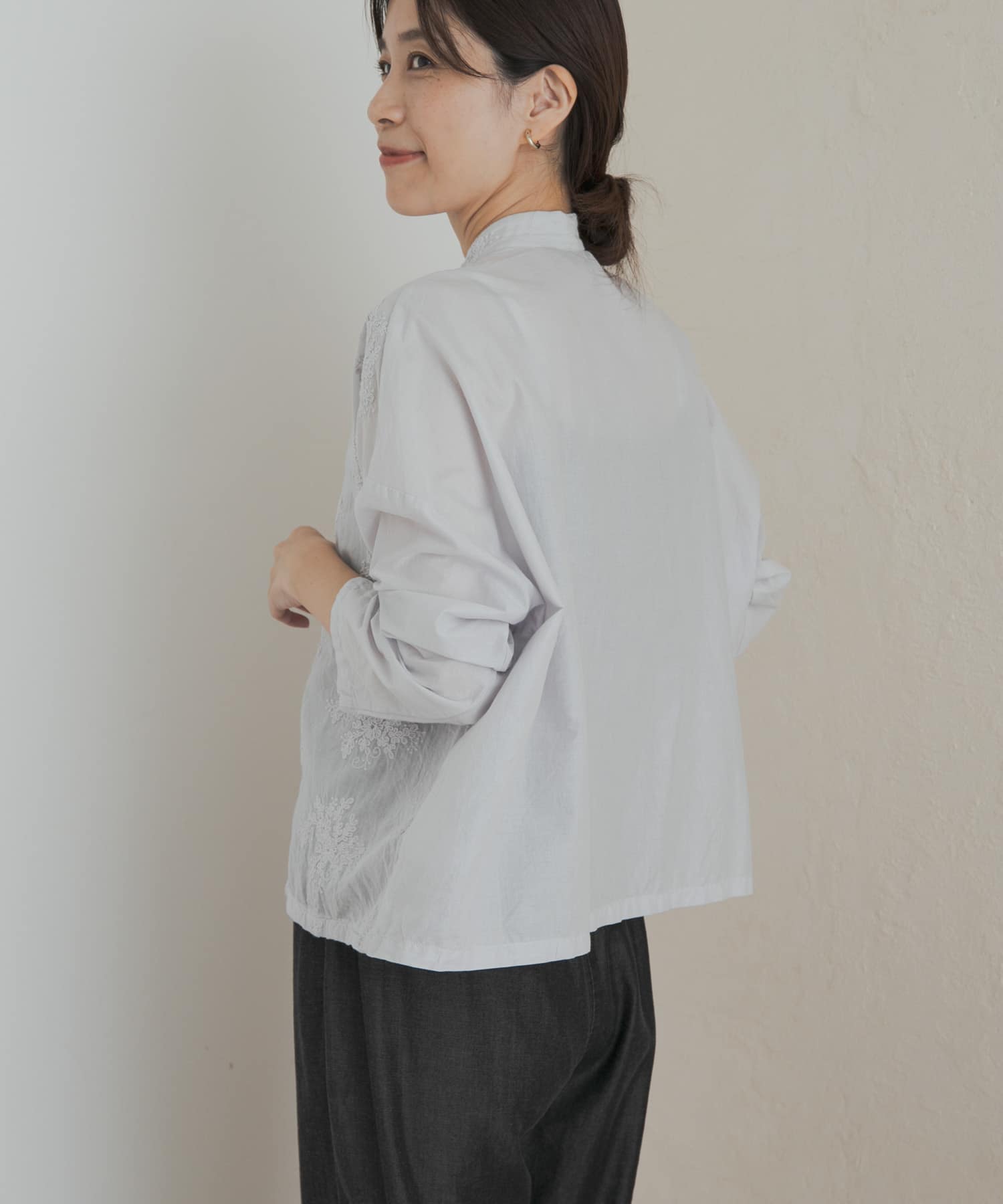 mizuiro ind lacestandcollar wideshirts(one off white): トップス
