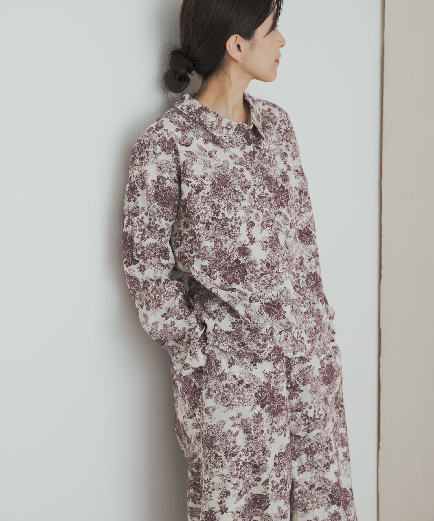 mizuiro ind print basic shirts(one beige): トップス｜URBAN