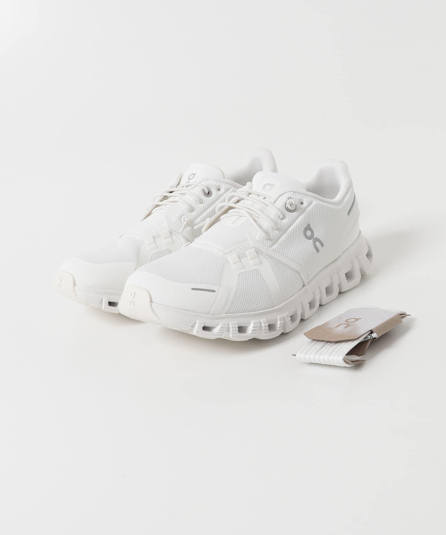 On　Cloud 6 Wht/Wht 23.5