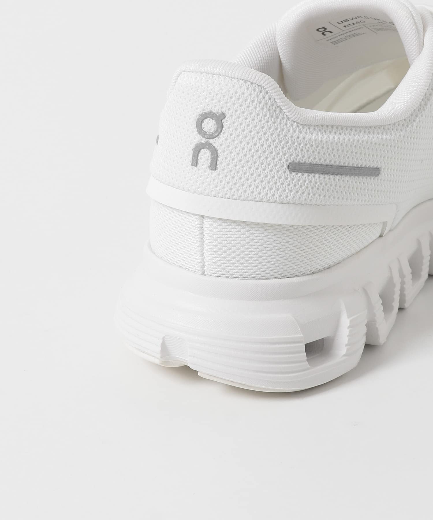 On　Cloud 6 Wht/Wht 23.5