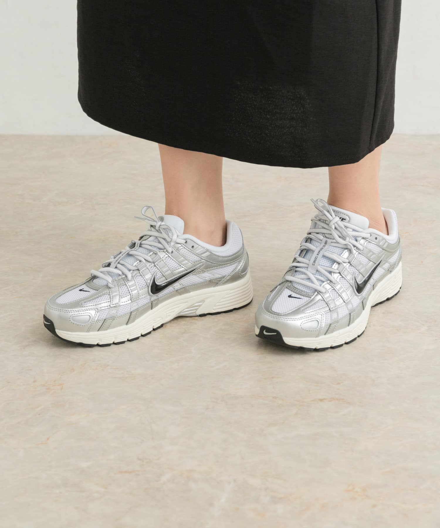 NIKE　P-6000 メタリックシルバー 23.5