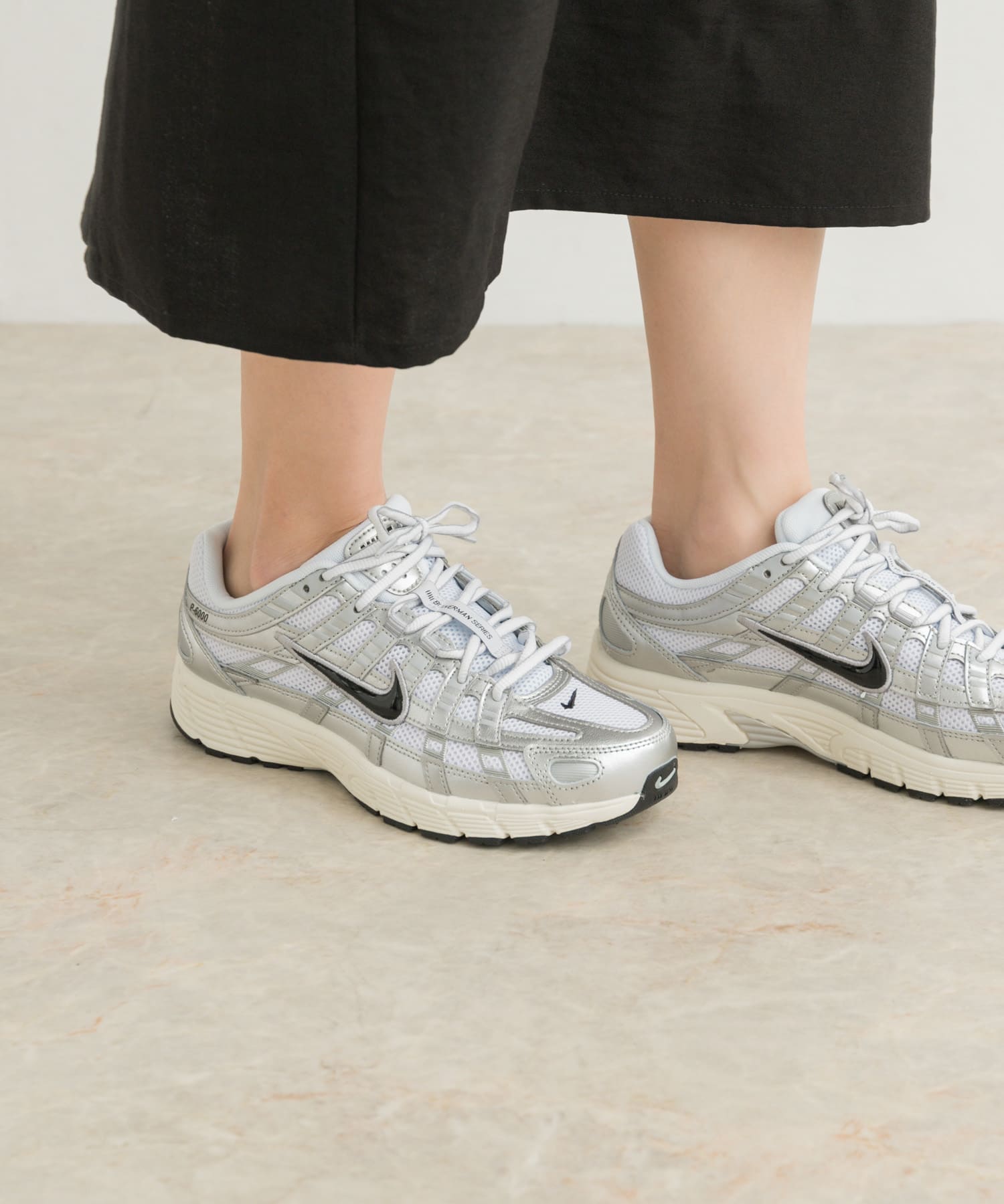 NIKE　P-6000 メタリックシルバー 23.5