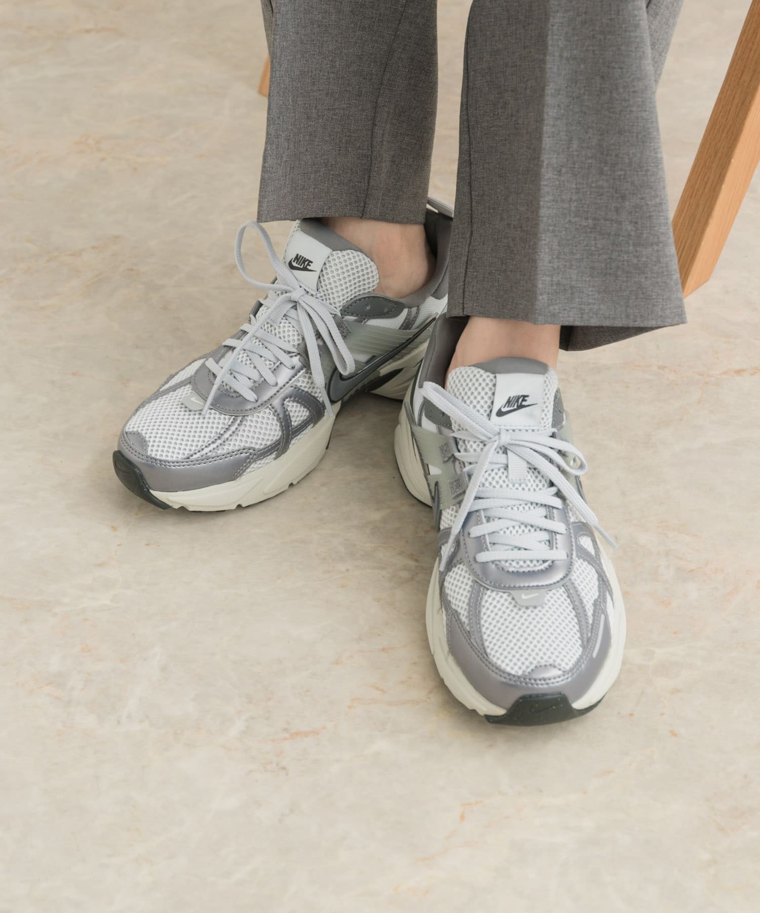 NIKE　V2K ラン ピュアプラチナ 23