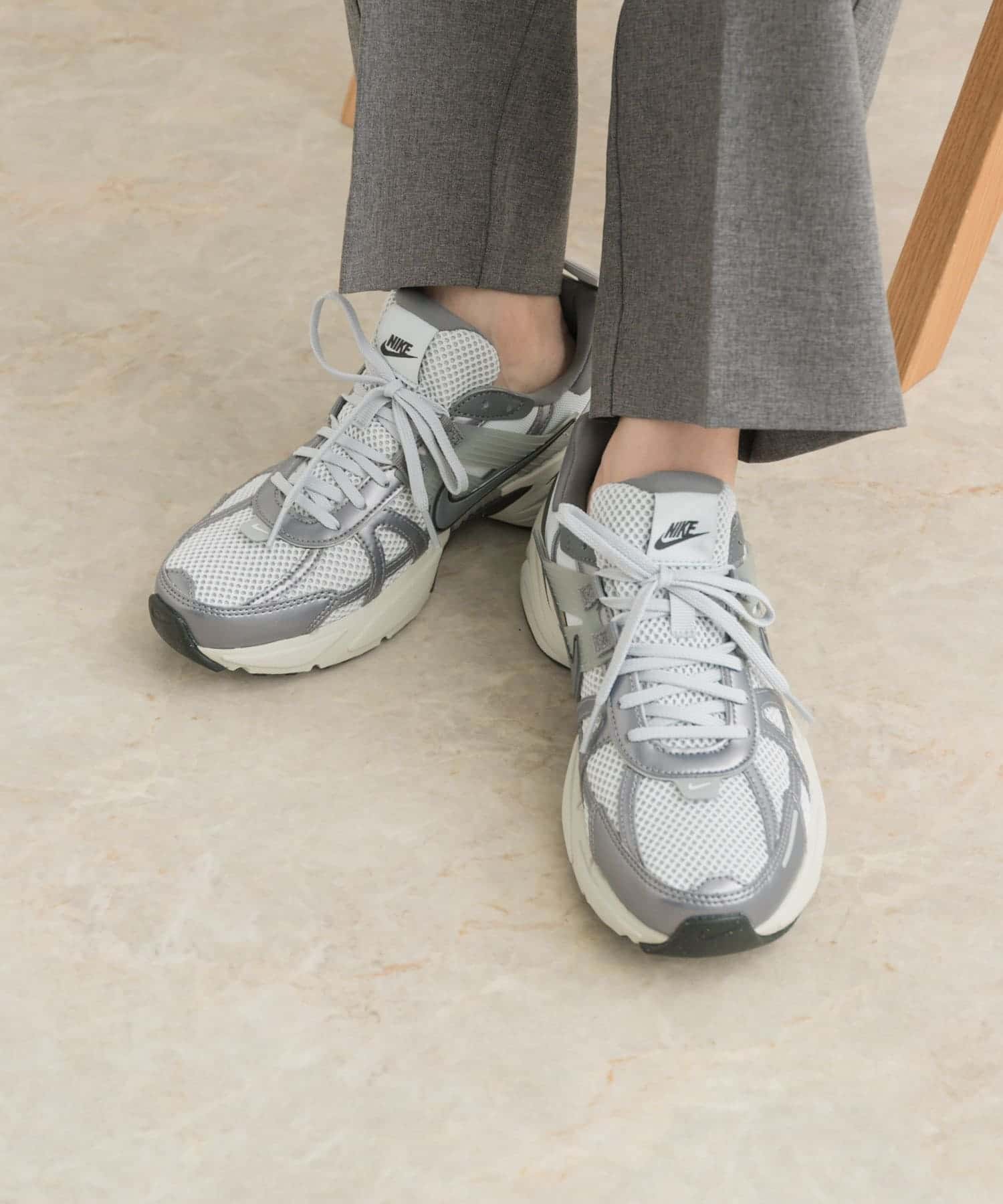 NIKE　V2K ラン ピュアプラチナ 23