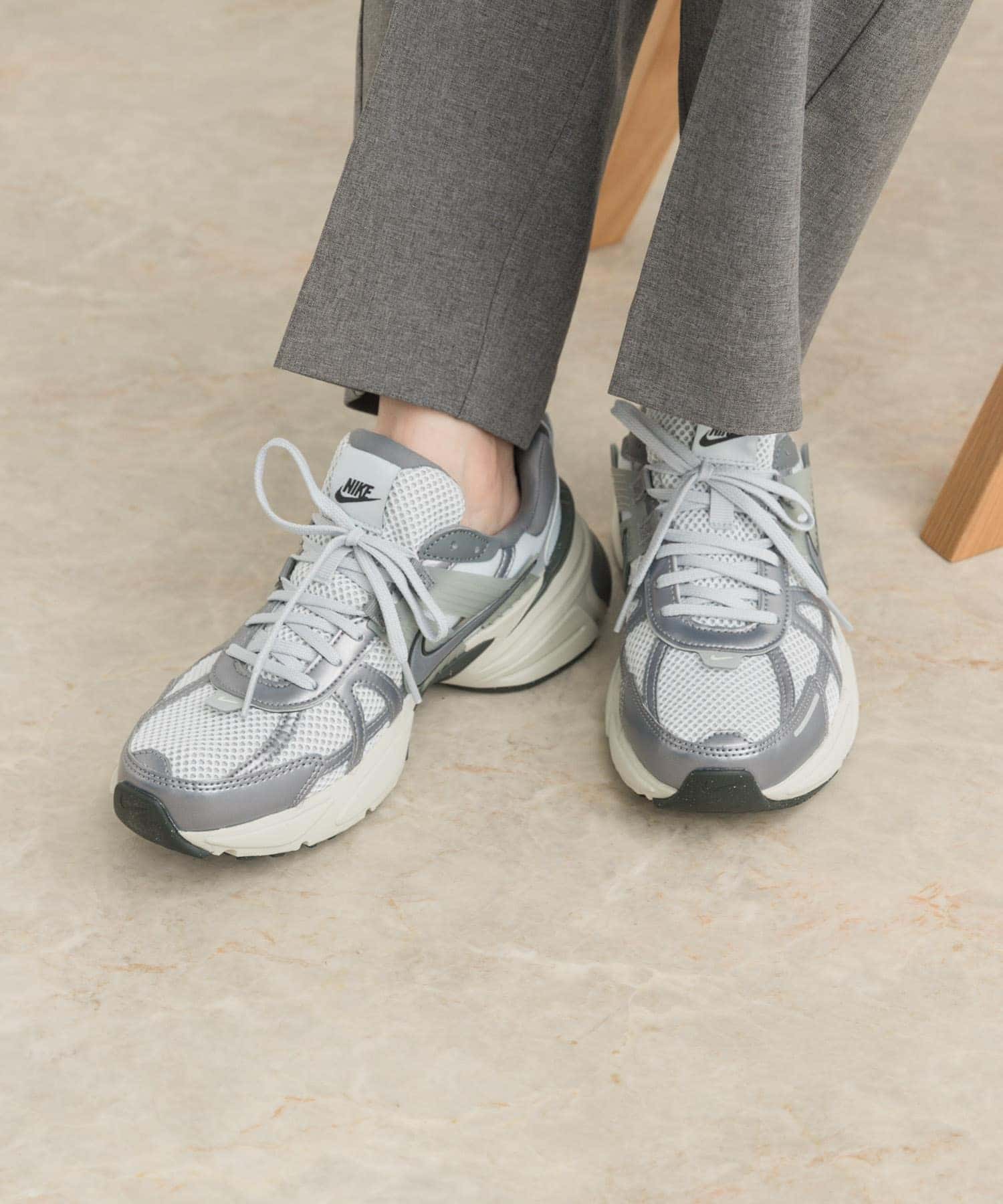 NIKE　V2K ラン ピュアプラチナ 23