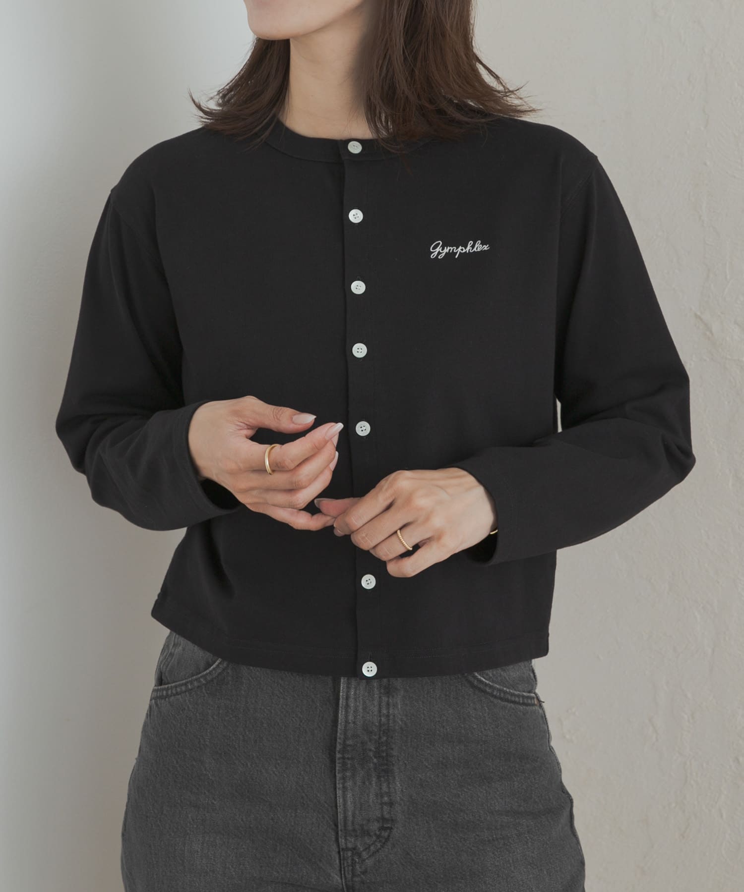GYMPHLEX　SHORT CREW NECK CARDIGAN