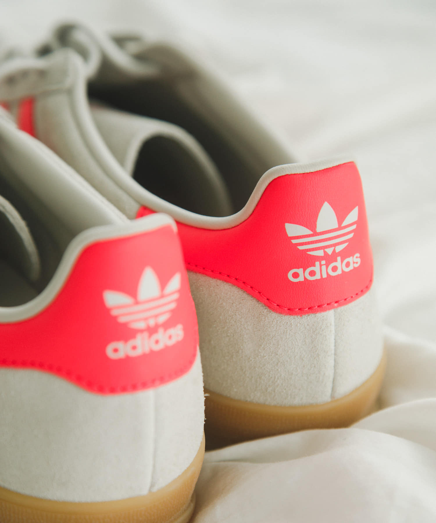 『一部WEB限定サイズ』adidas　Exclusive GAZELLE INDOOR ワンダーアルミナ 23