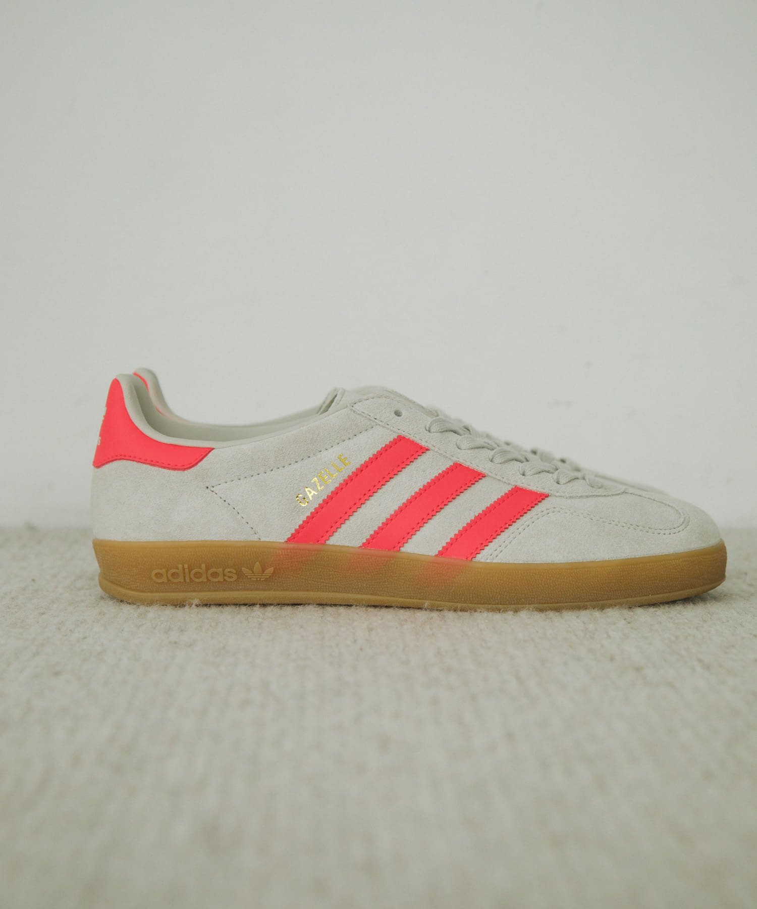 『一部WEB限定サイズ』adidas　Exclusive GAZELLE INDOOR ワンダーアルミナ 23