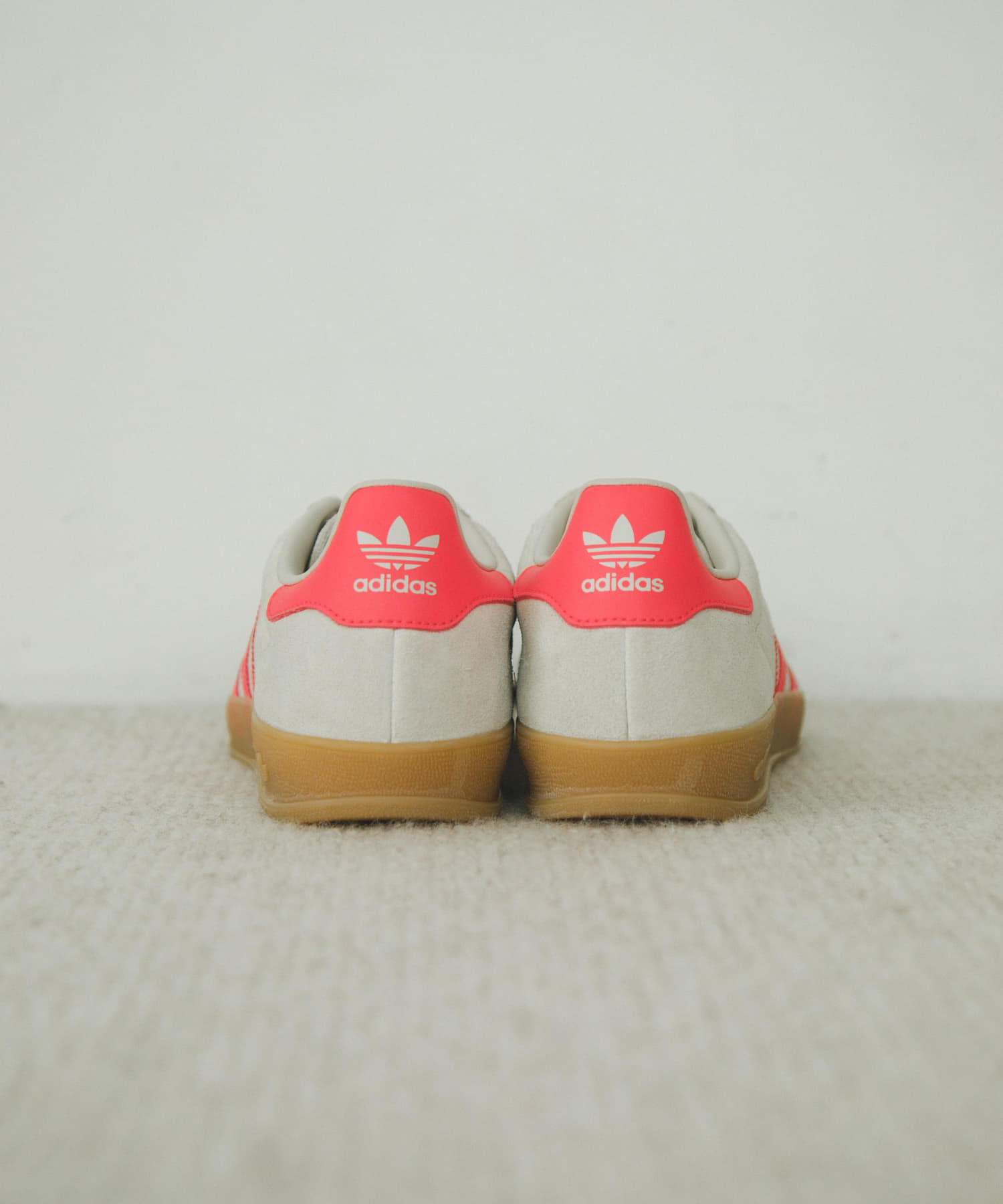 『一部WEB限定サイズ』adidas　Exclusive GAZELLE INDOOR ワンダーアルミナ 23