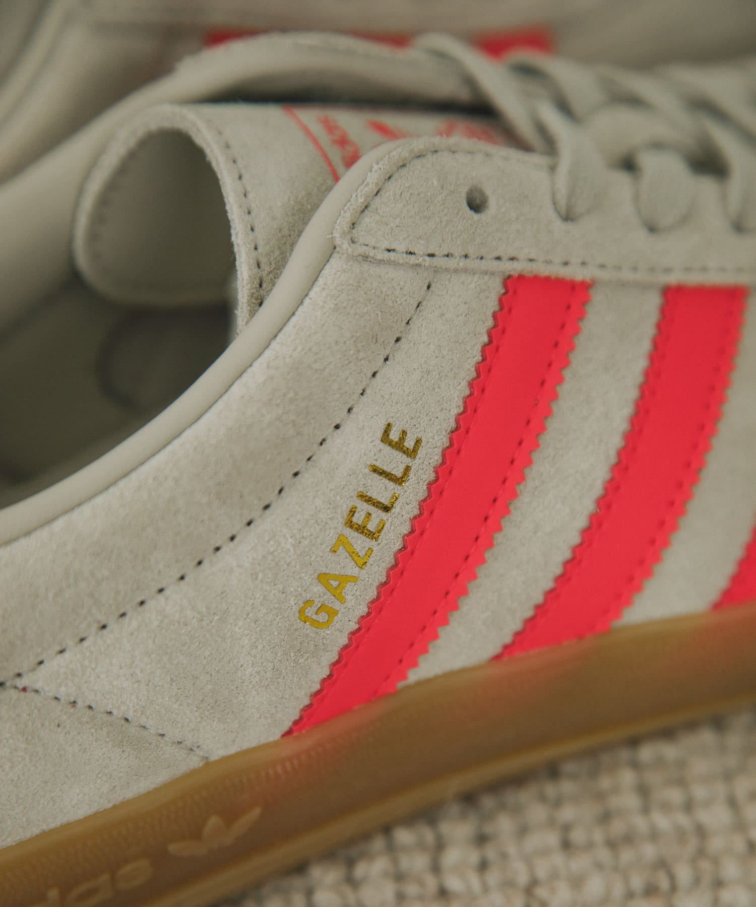 『一部WEB限定サイズ』adidas　Exclusive GAZELLE INDOOR ワンダーアルミナ 23