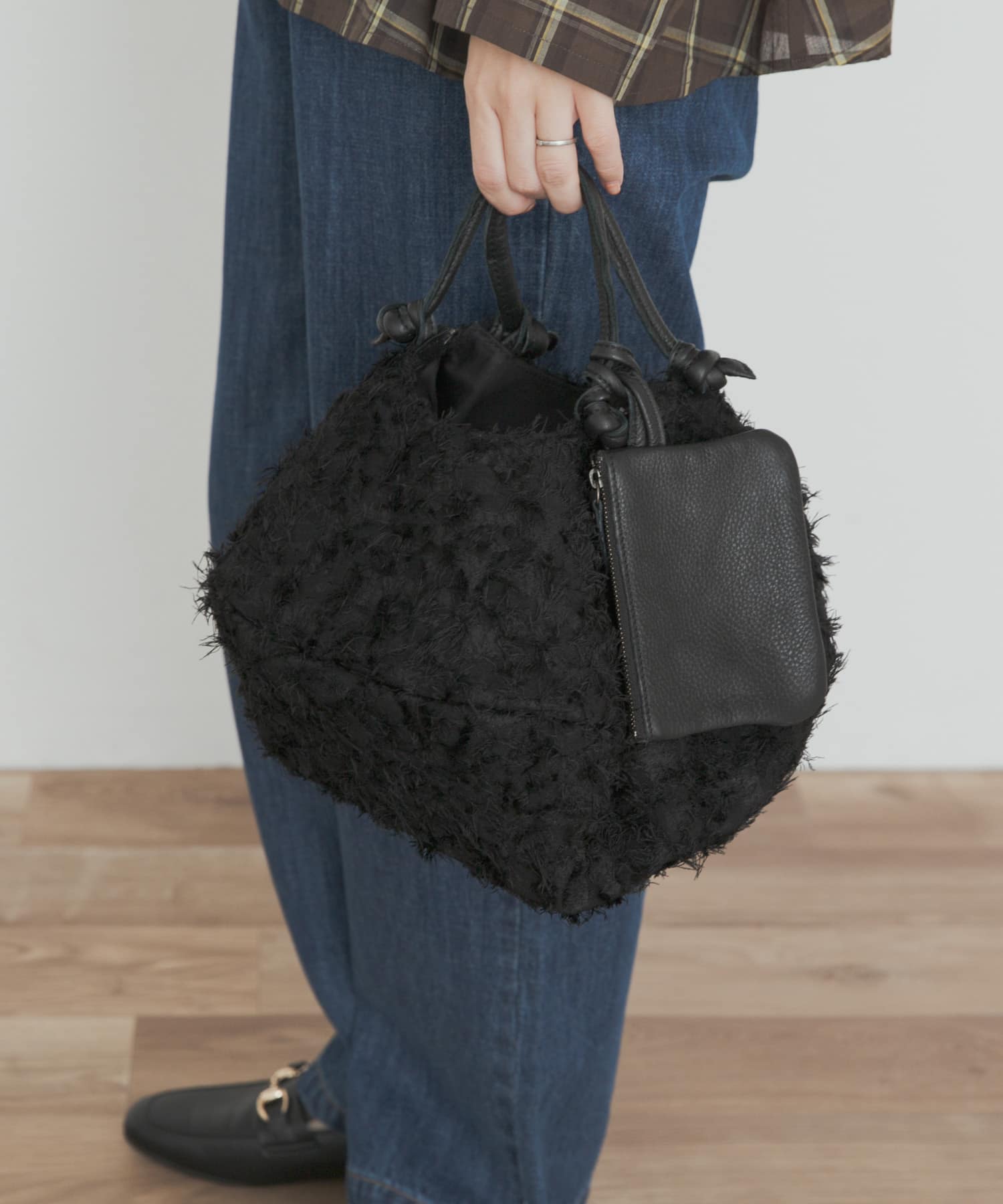 POMTATA　OTIS envan tote S BLACK FREE