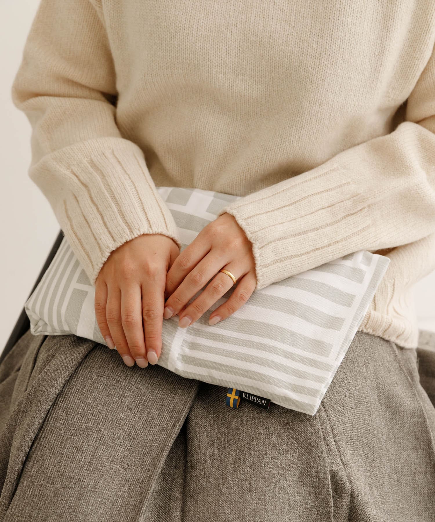 ストライプグレー