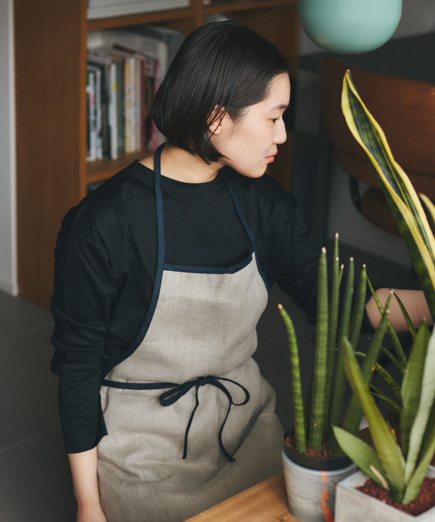fog linen work　リネンパイピングエプロン ナチュラル -