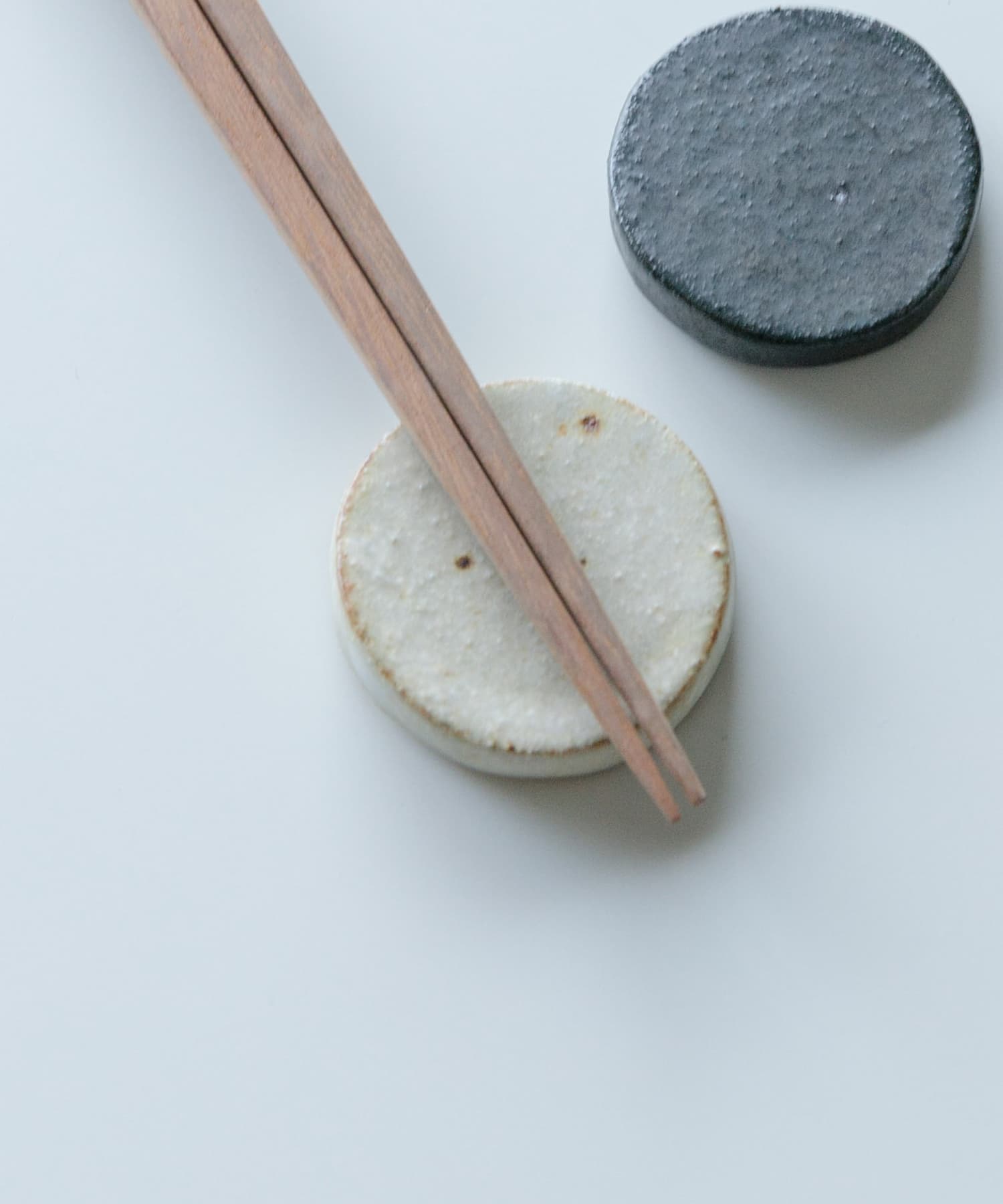 佐藤敬　箸置き(丸) L 黄粉引 L