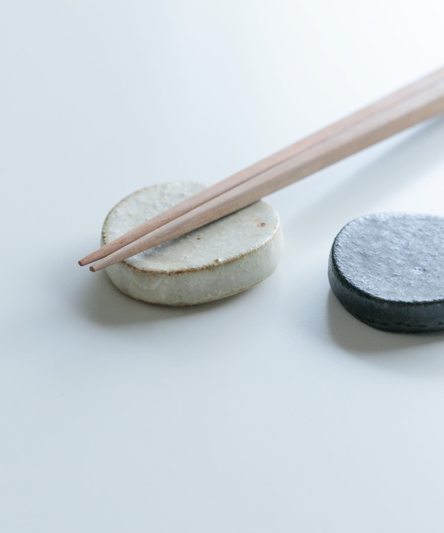 佐藤敬　箸置き(丸) L 黄粉引 L