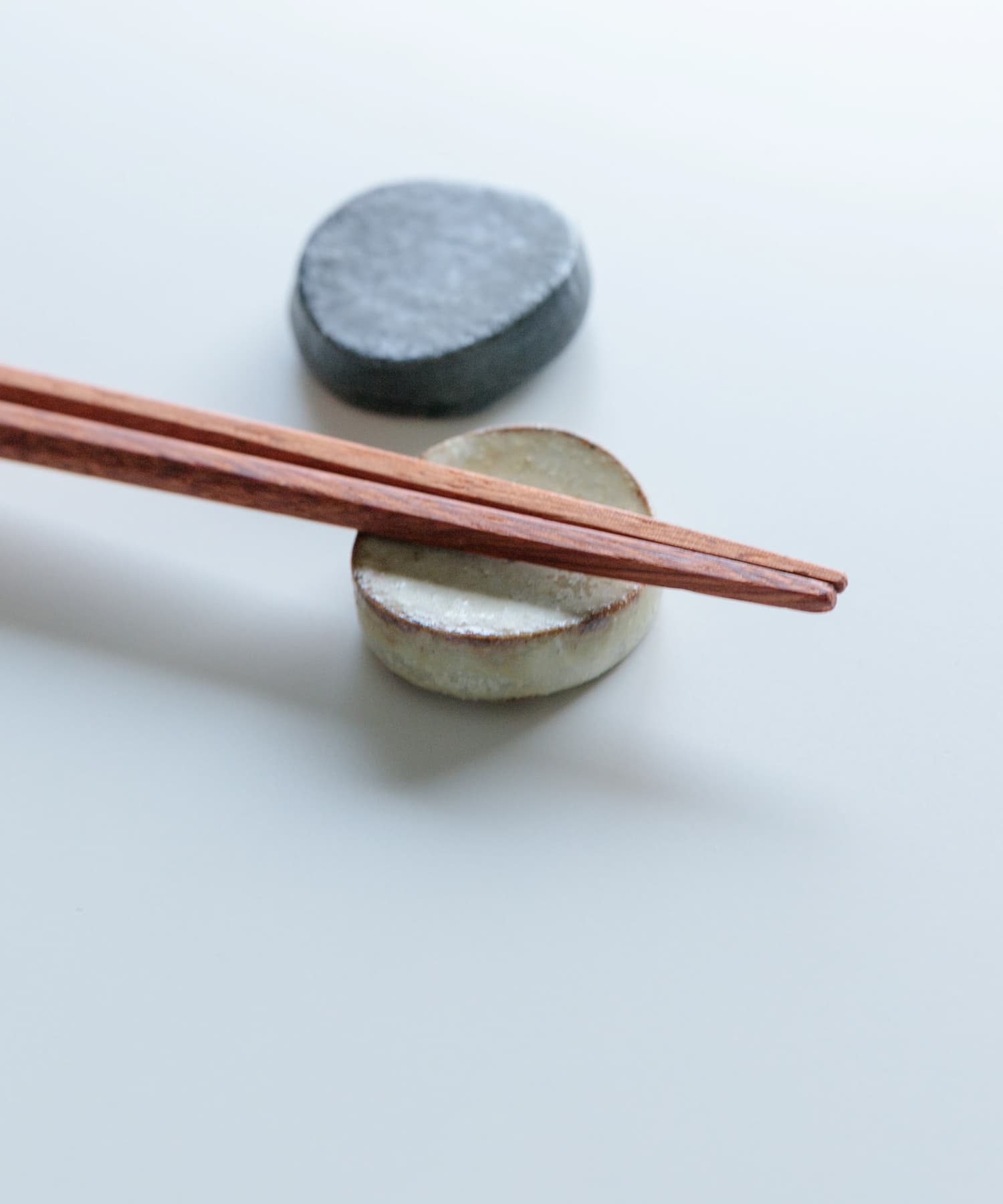 佐藤敬　箸置き(丸) S 黄粉引 S