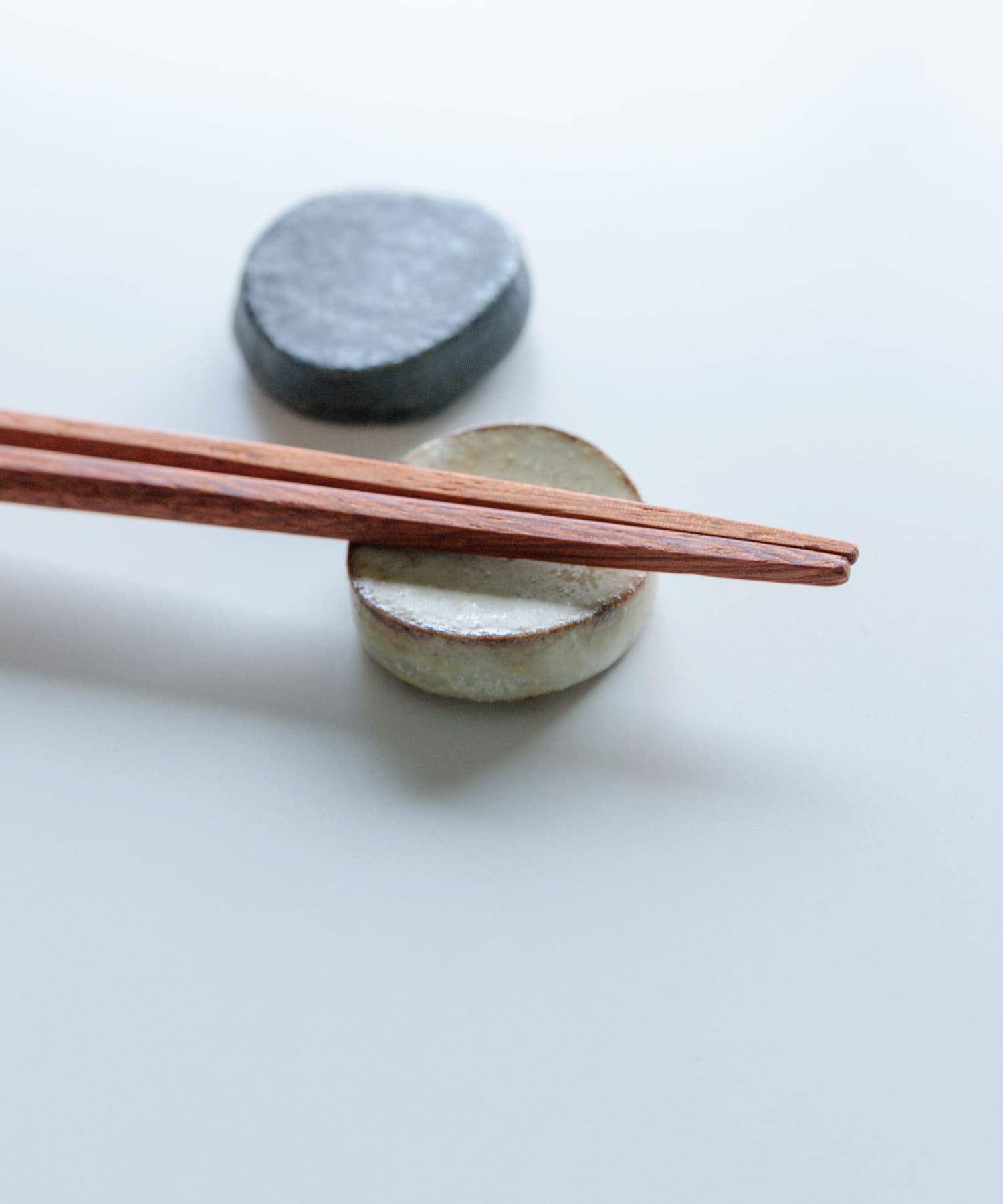 佐藤敬　箸置き(丸) S 黄粉引 S