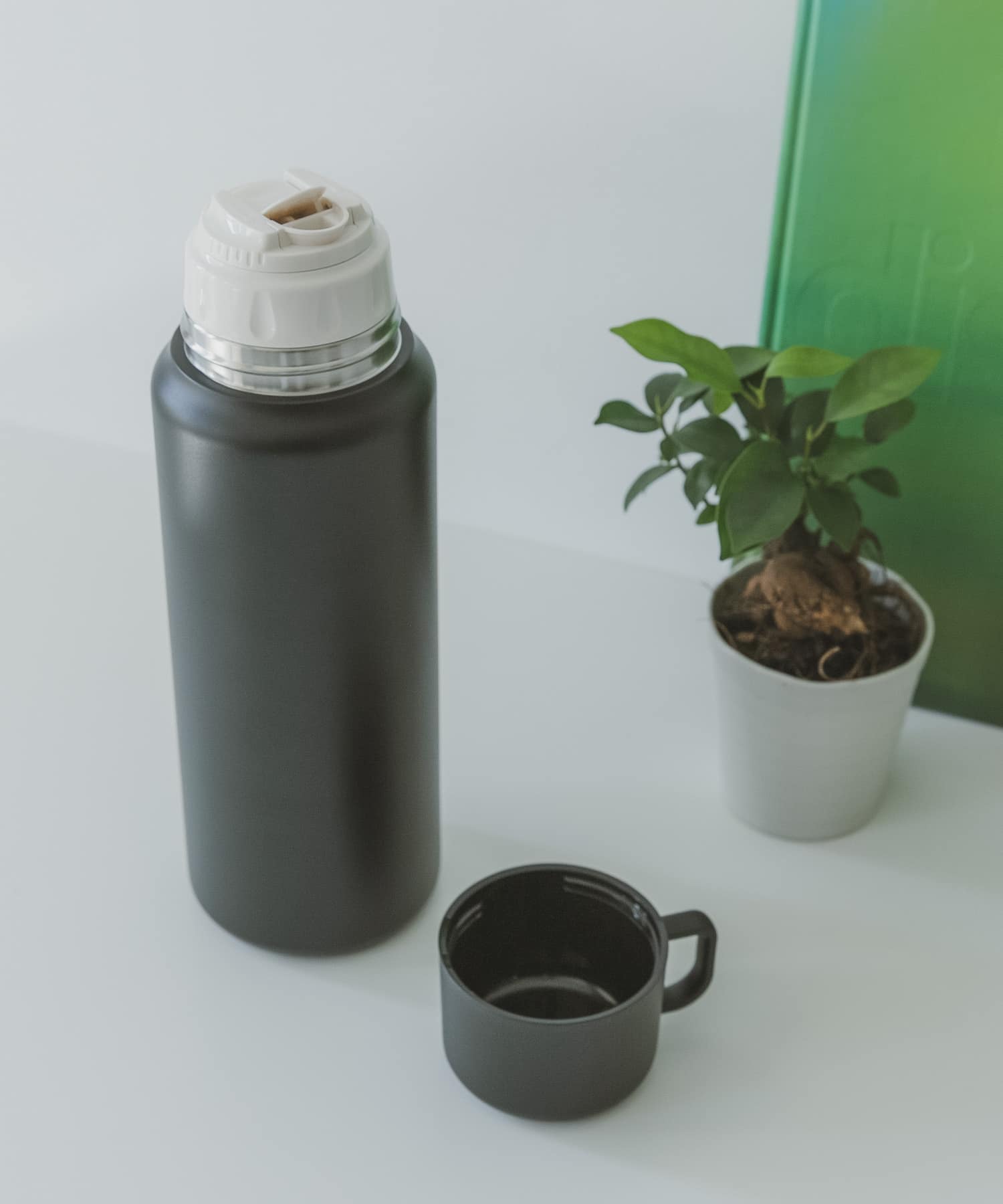 thermo mug　TRIP BOTTLE L BLACK -