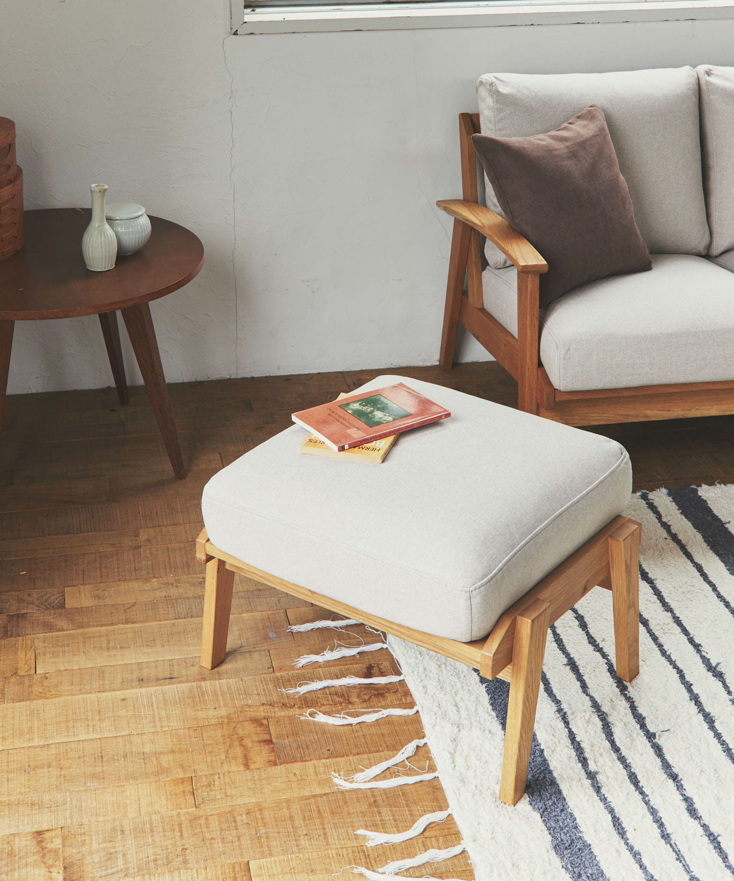 BOTHY Modern Ottoman オーク無垢材 ベージュ one