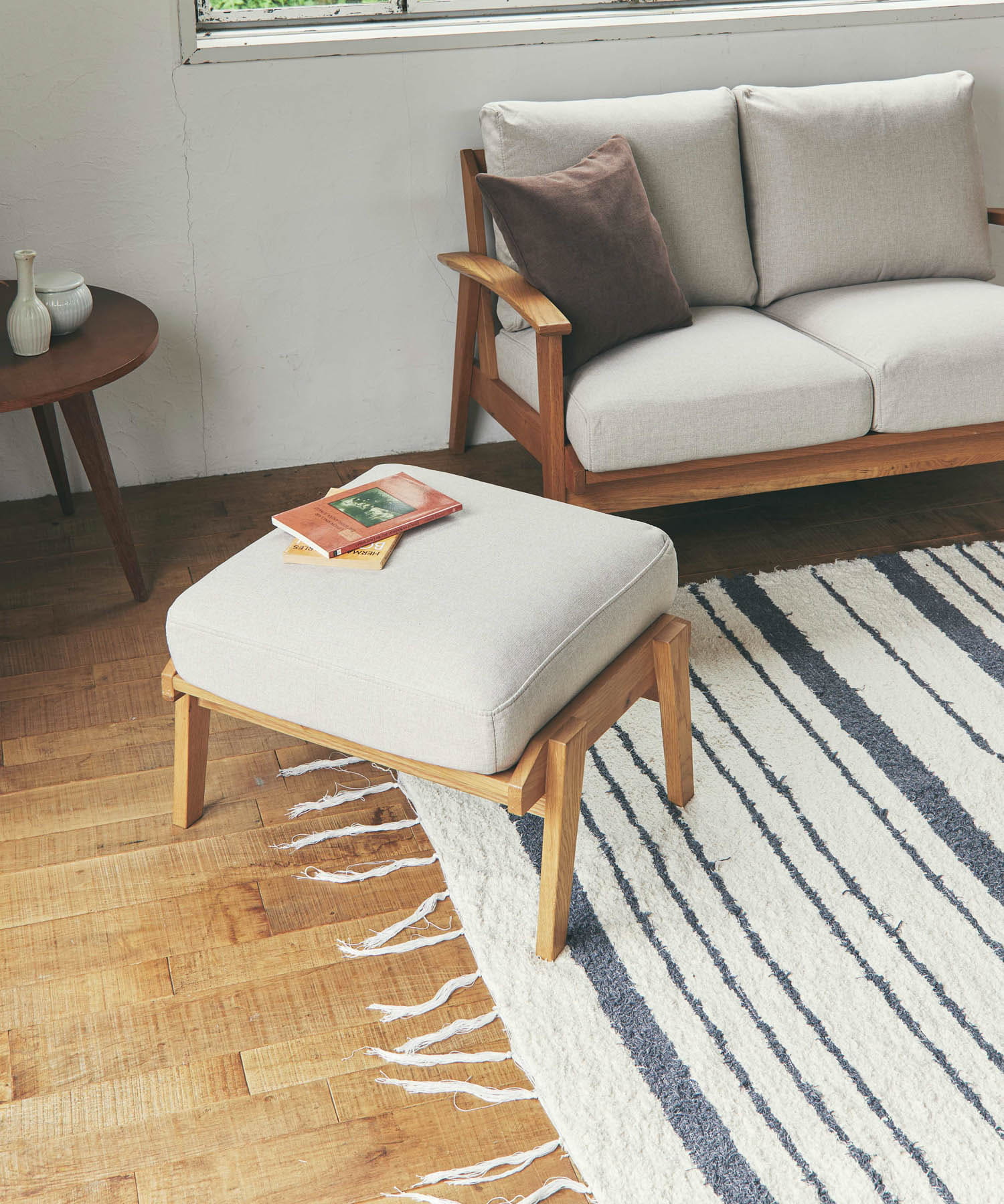 BOTHY Modern Ottoman オーク無垢材 ベージュ one