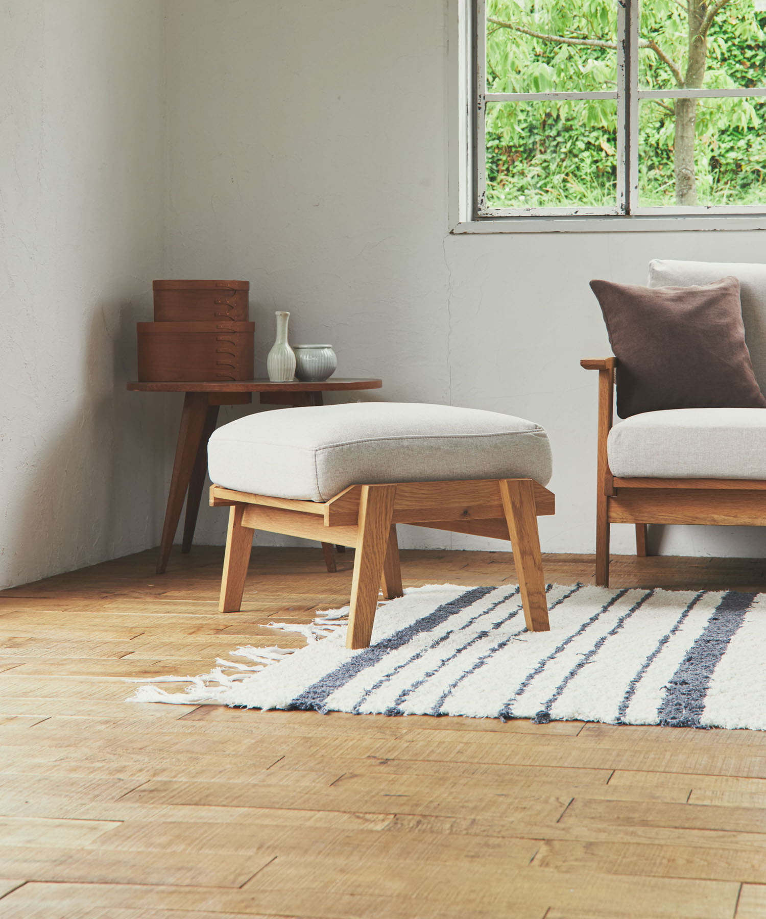 BOTHY Modern Ottoman オーク無垢材 ベージュ one
