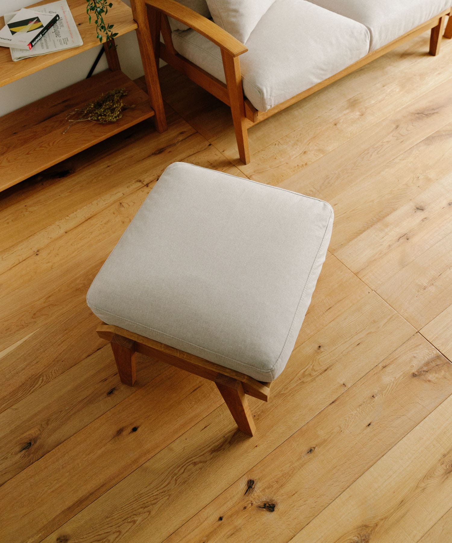 BOTHY Modern Ottoman オーク無垢材 ベージュ one
