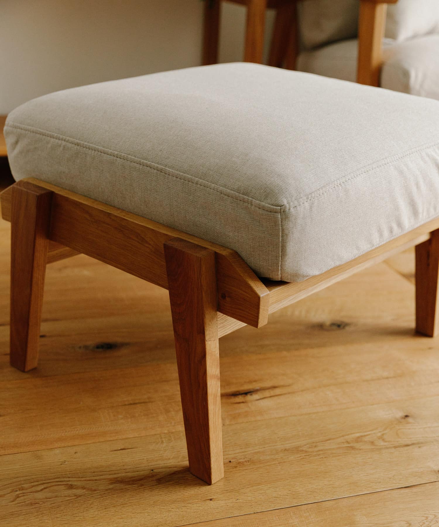 BOTHY Modern Ottoman オーク無垢材 ベージュ one