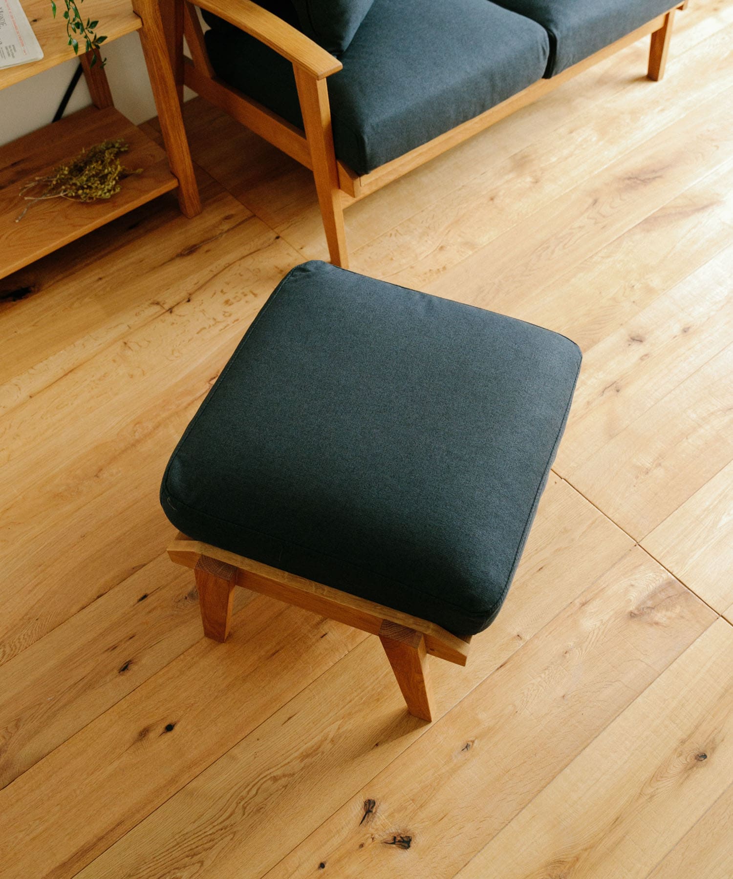 BOTHY Modern Ottoman オーク無垢材 ブルーグリーン one
