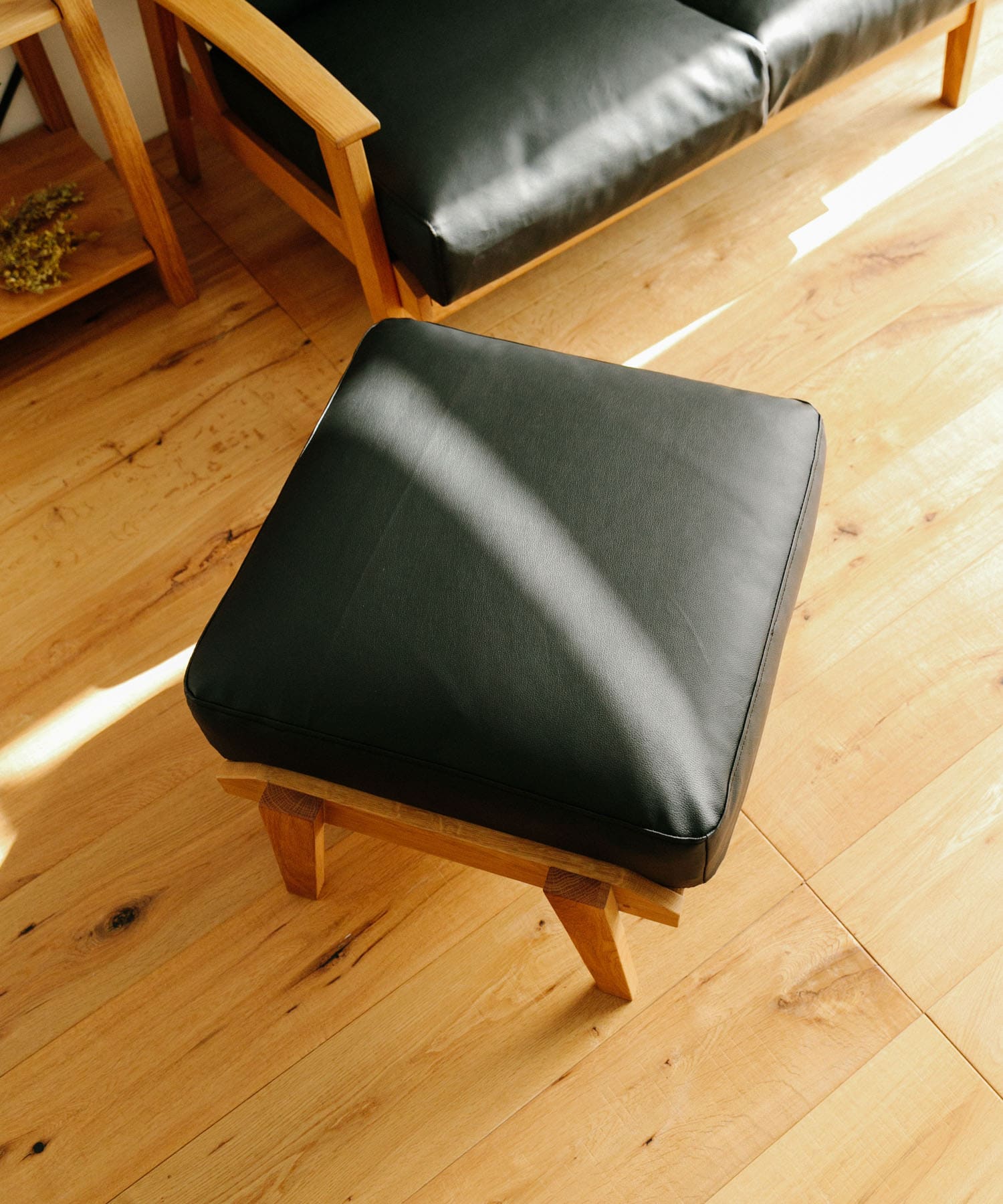 BOTHY　PVC Ottoman オーク無垢材 ブラック one