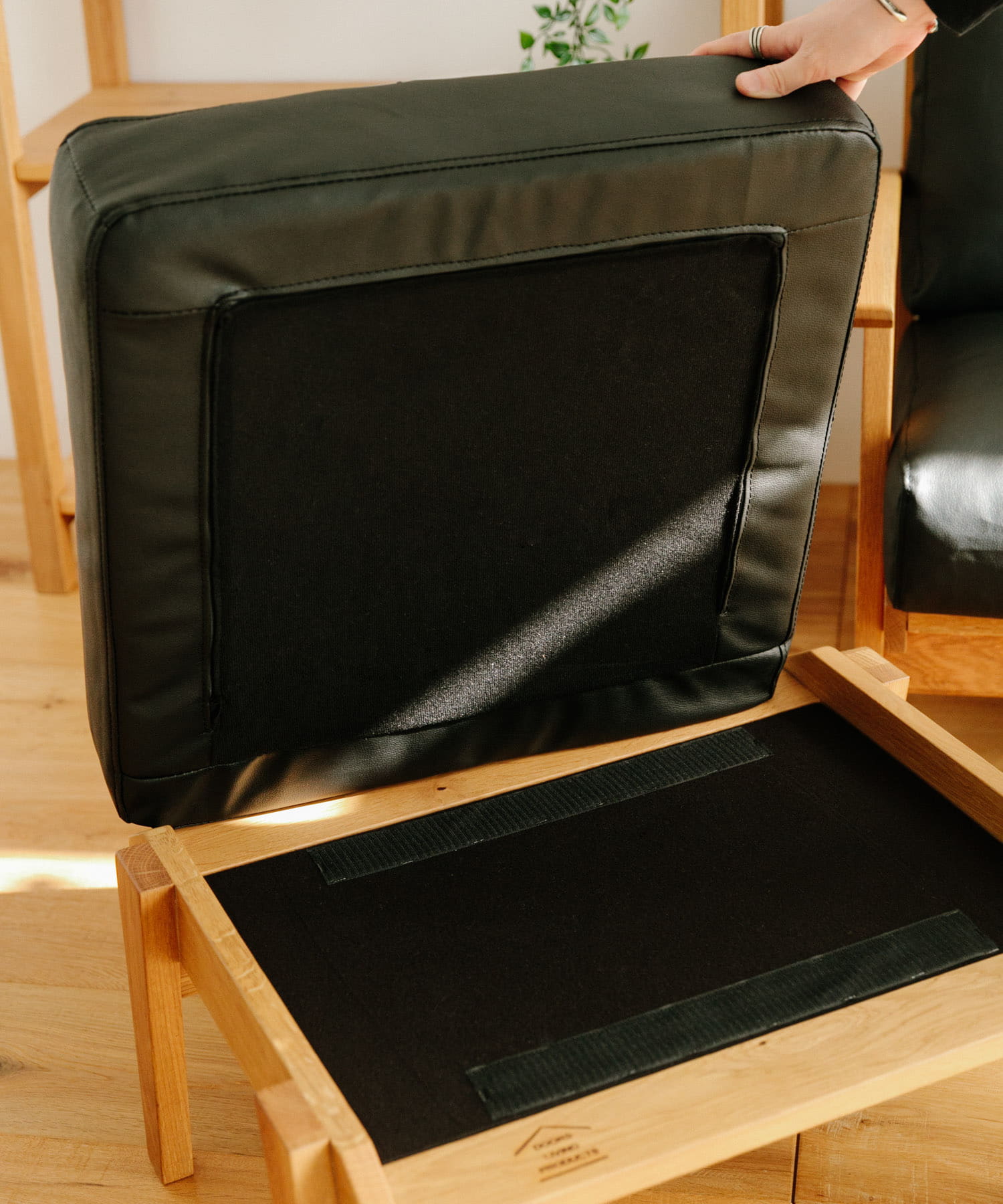 BOTHY　PVC Ottoman オーク無垢材 ブラック one