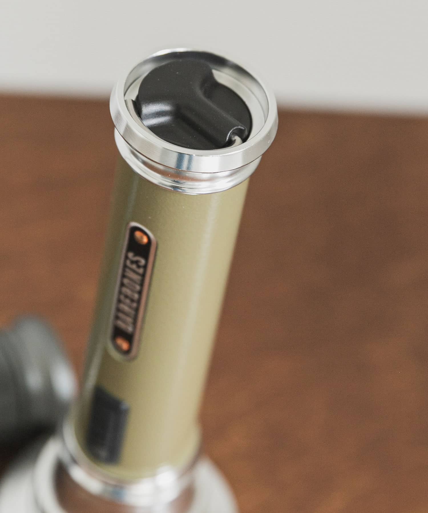 オリーブドラブ