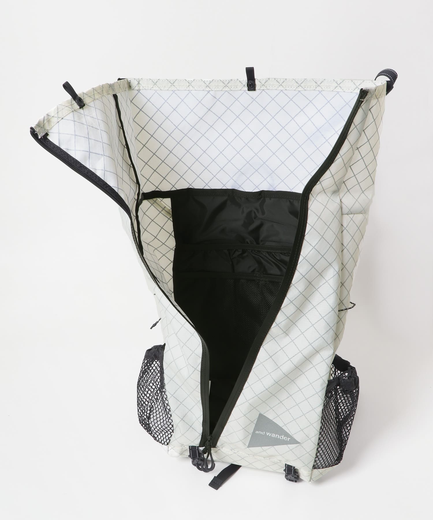 and wander　ECOPAK 18L backpack Off White one