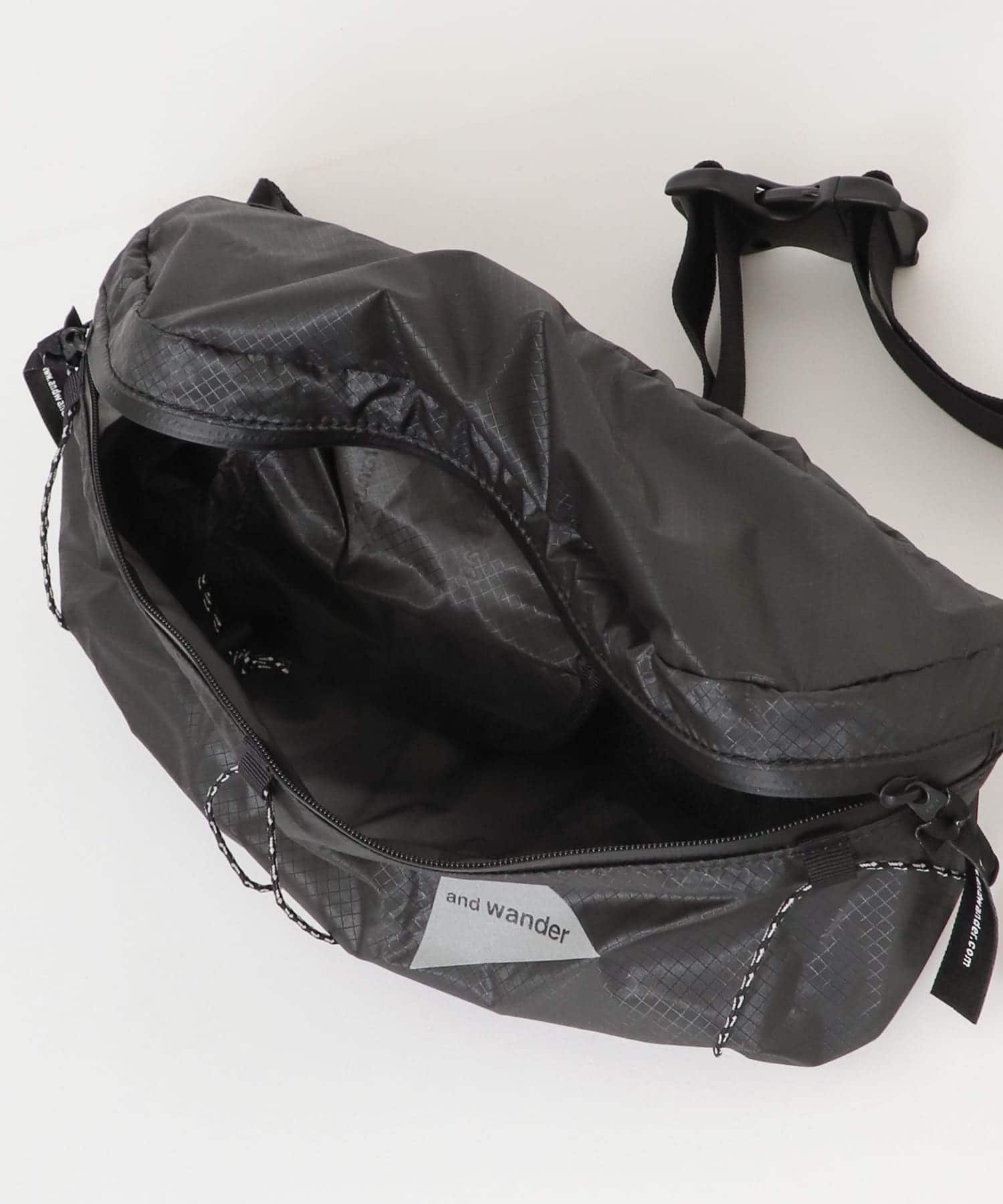 and wander　sil waist bag Charcoal one