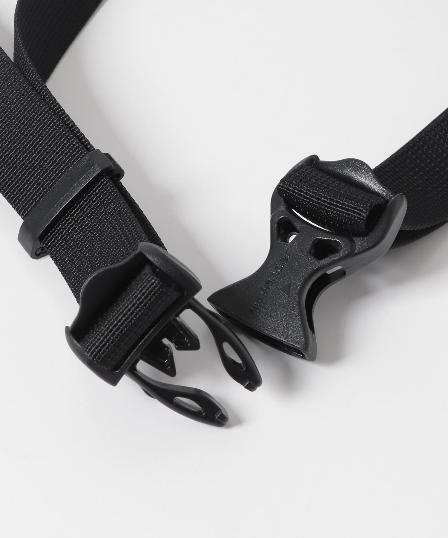 and wander　sil waist bag Charcoal one