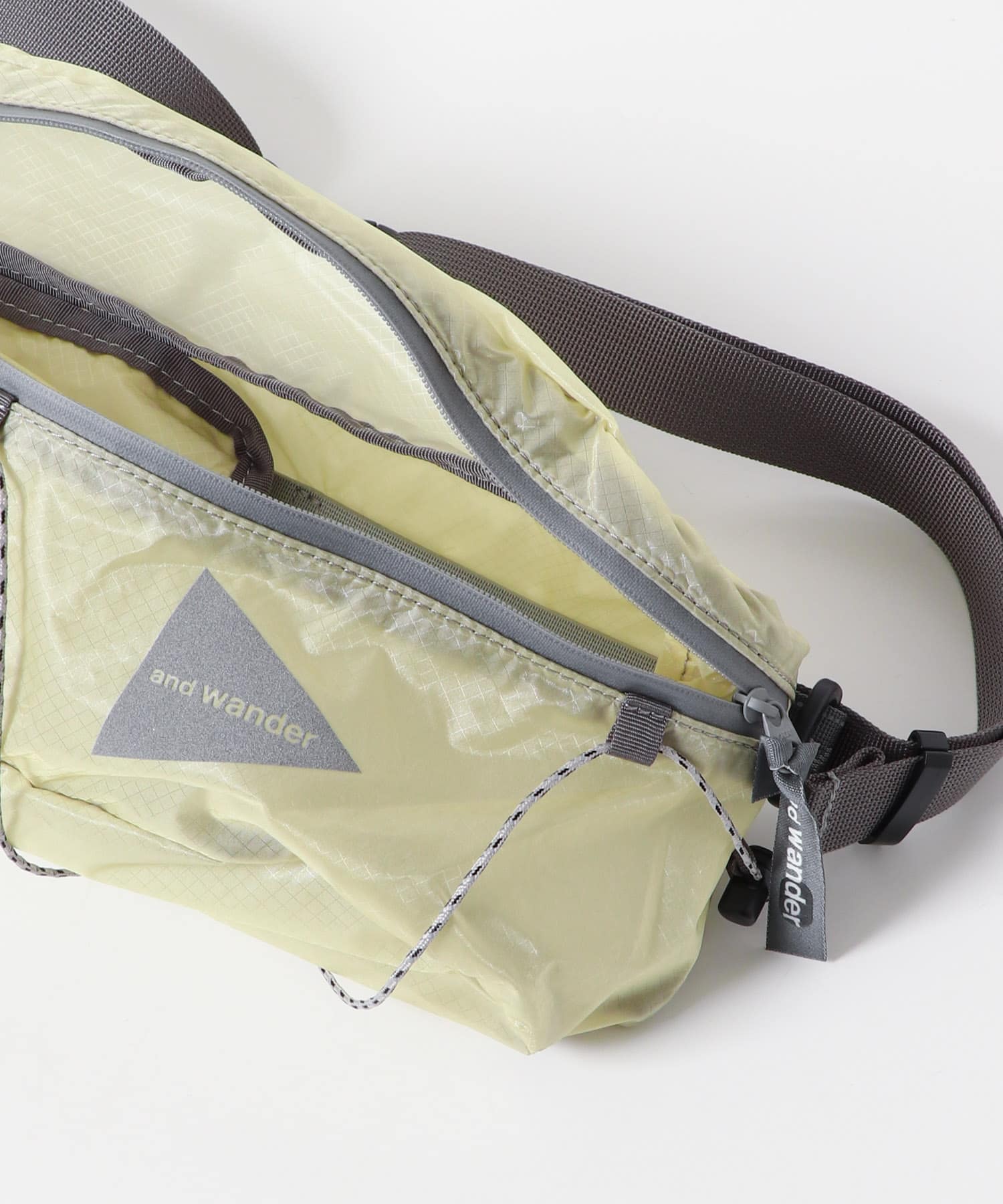 and wander　sil waist bag Off White one