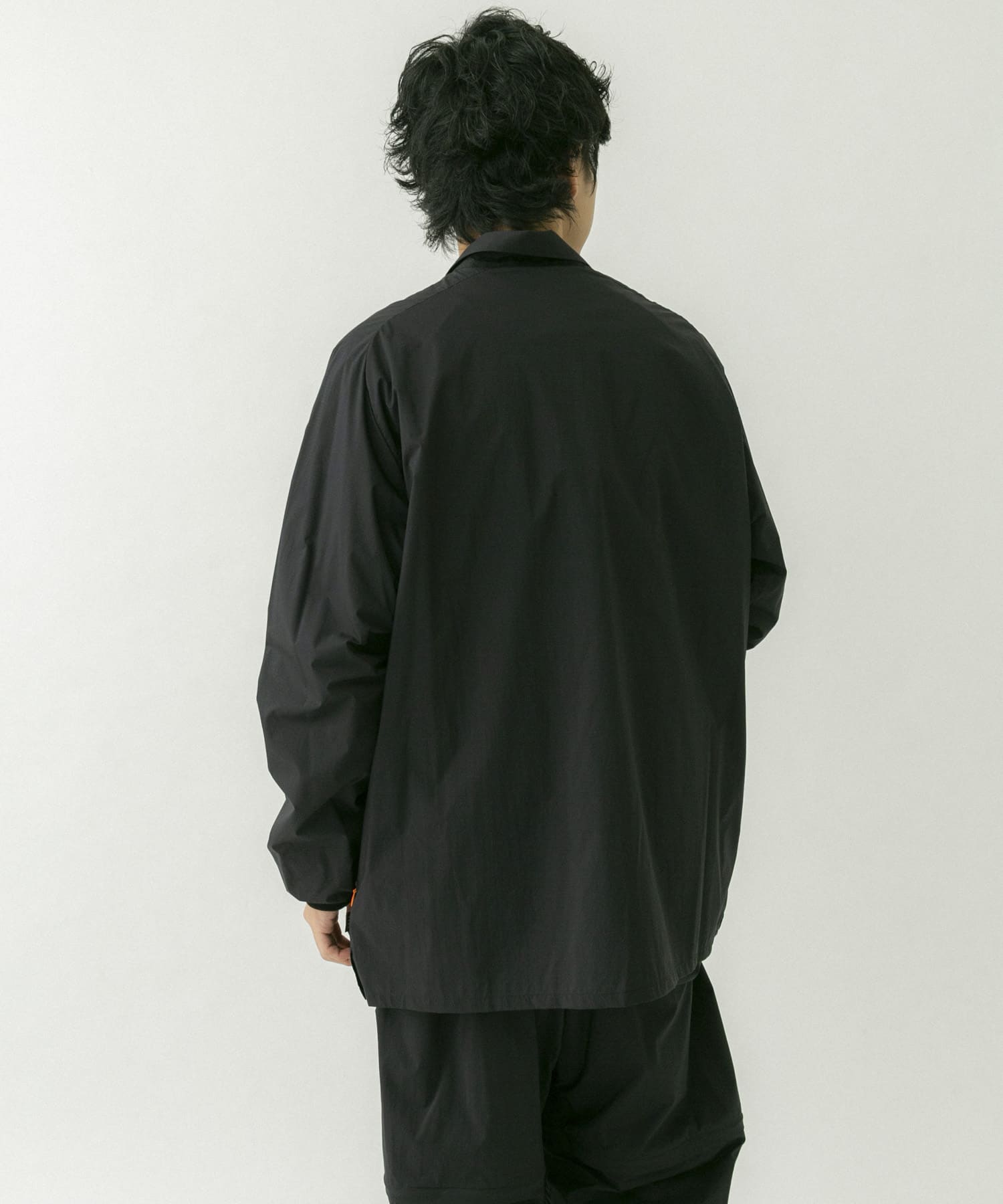 ブラック