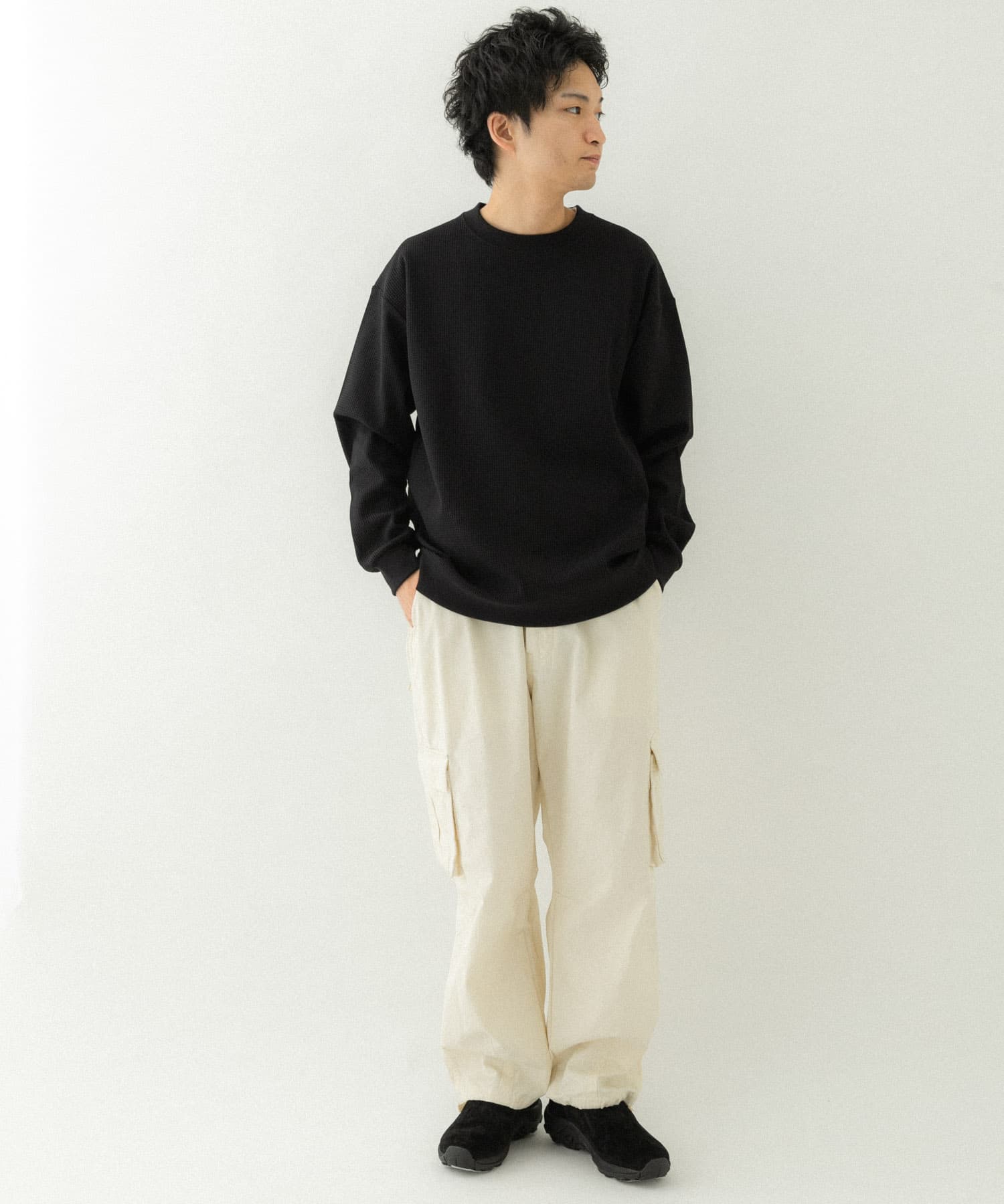 オフホワイト