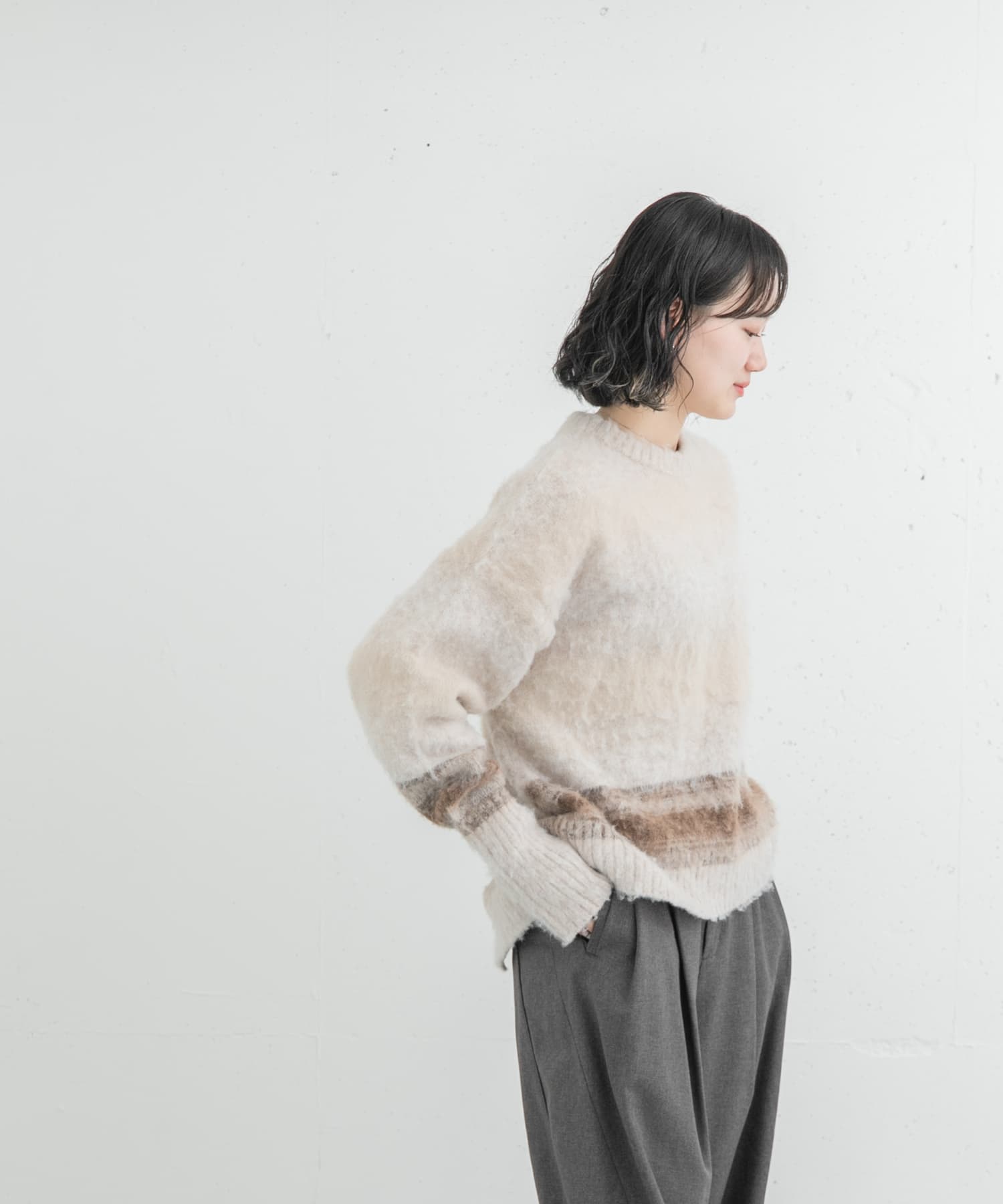 ベージュ