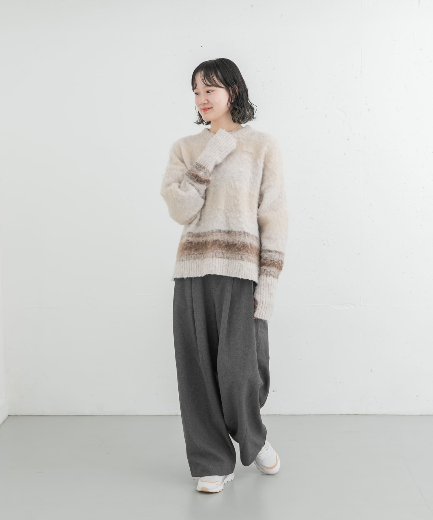 ベージュ