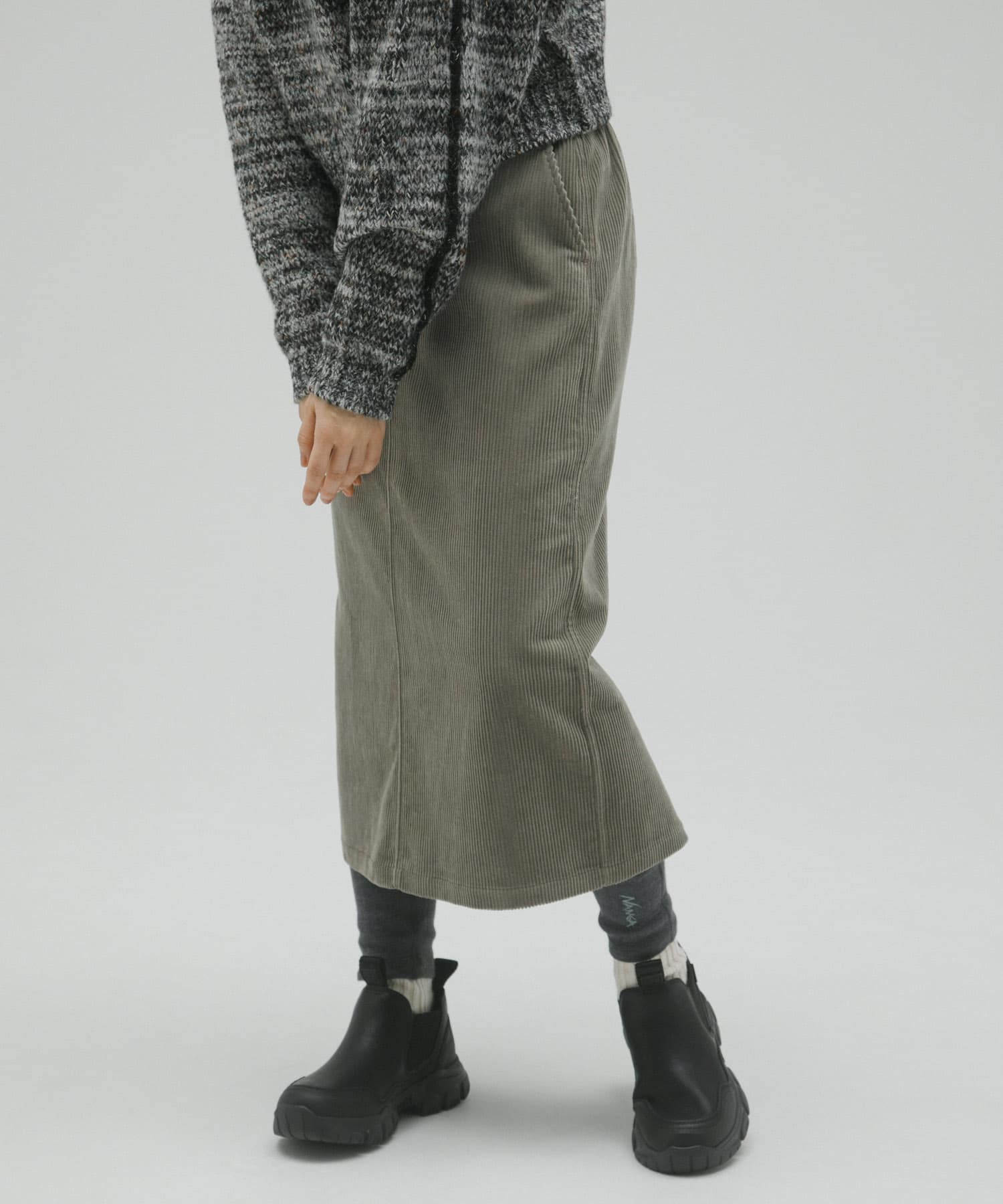 『UR TECH』コーデュロイストレートスカート
